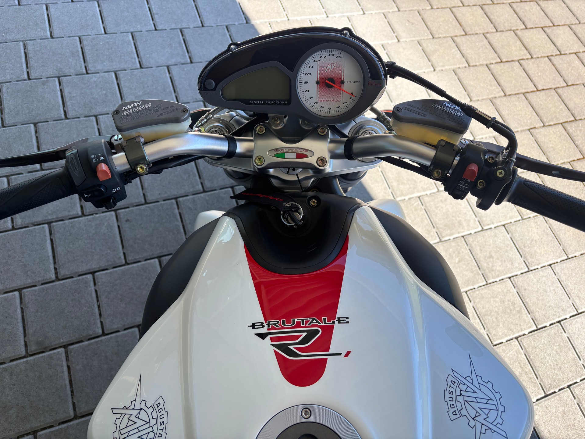 MV AGUSTA B4 Brutale 910 R-image-4