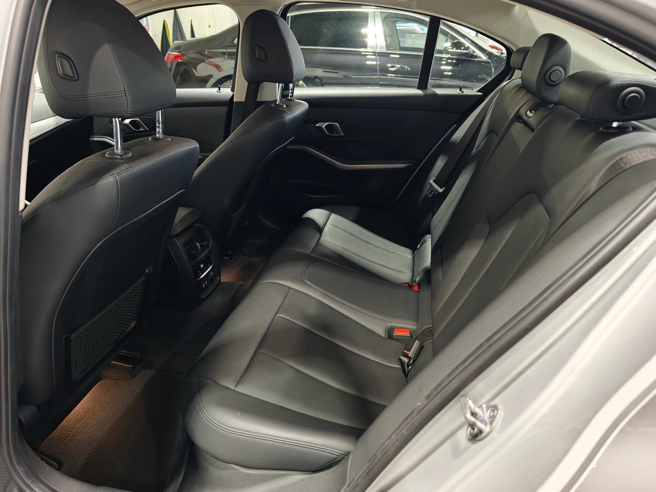 BMW 320d xDrive CH FAHRZEUG-image-7