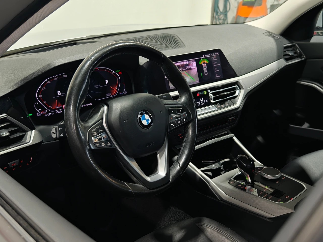 BMW 320d xDrive CH FAHRZEUG-image-6