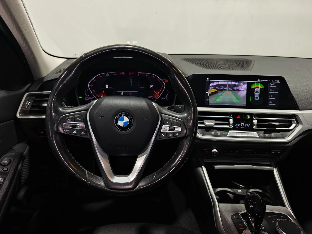 BMW 320d xDrive CH FAHRZEUG-image-8