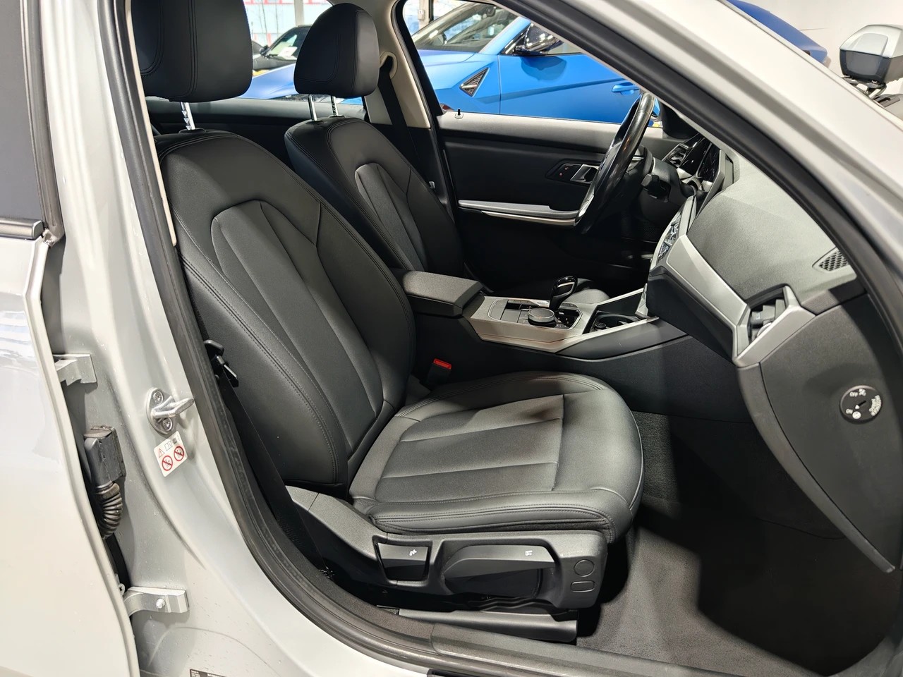 BMW 320d xDrive CH FAHRZEUG-image-11