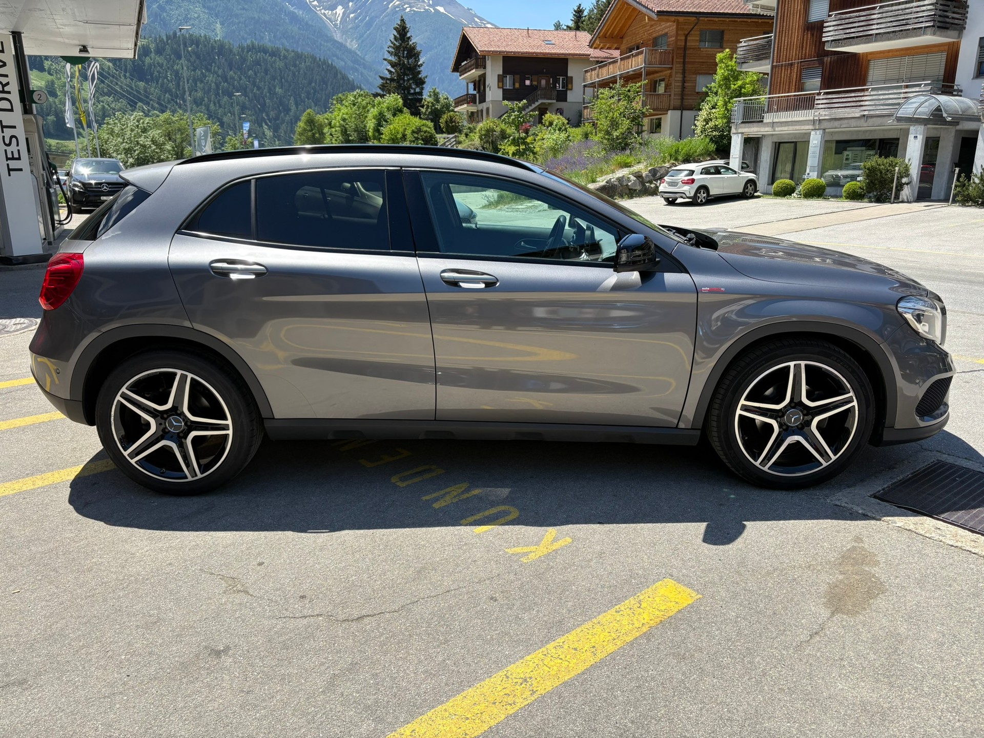 MERCEDES-BENZ GLA 200 CDI Swiss Edition 4 Matic-showroom-element-3