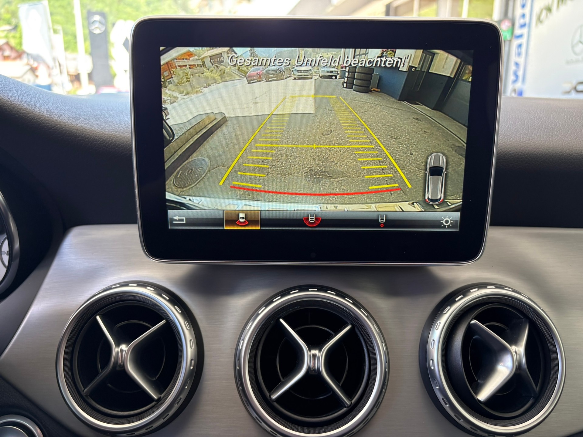 MERCEDES-BENZ GLA 200 CDI Swiss Edition 4 Matic-image-13