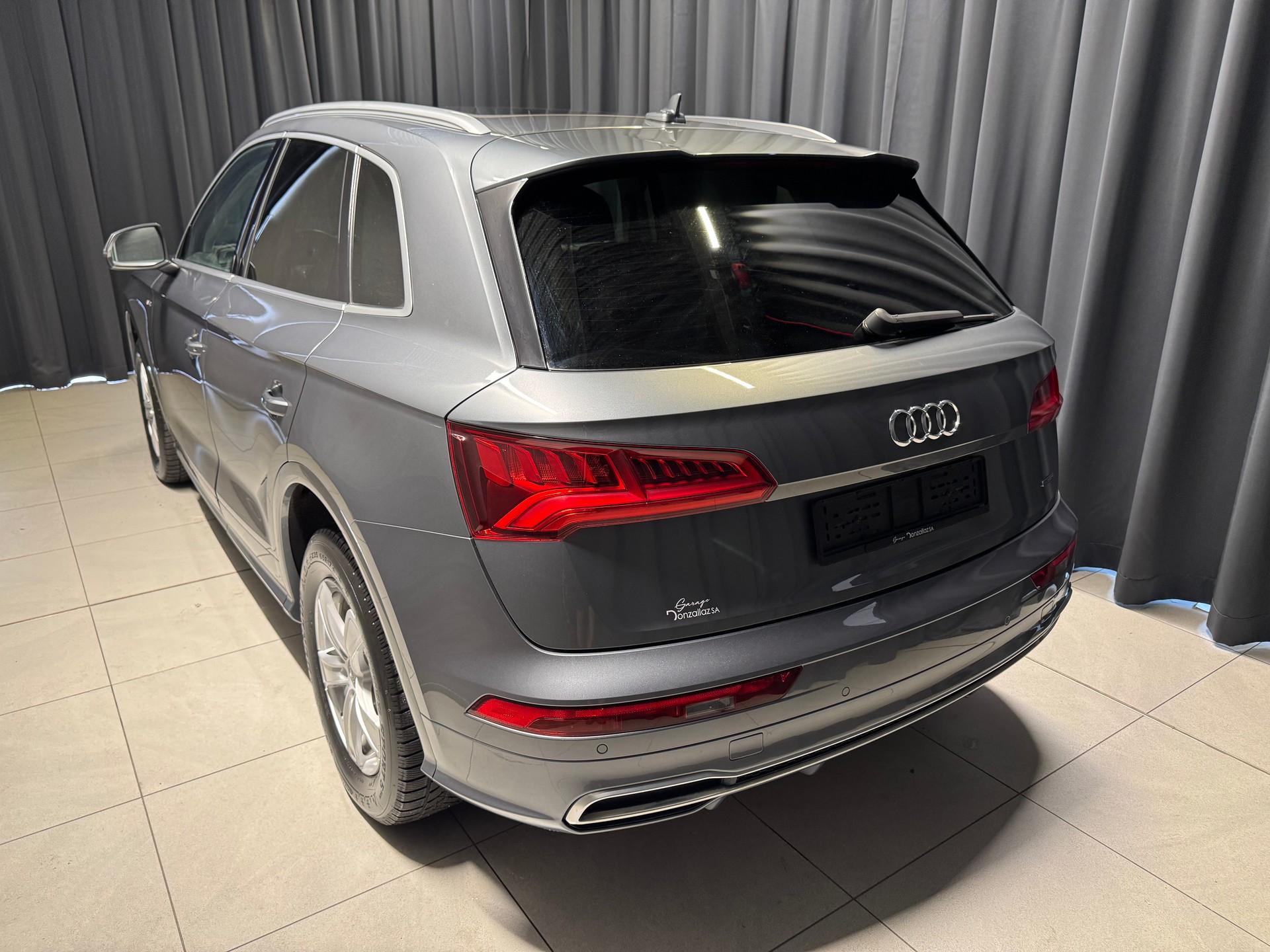 AUDI Q5 2.0 TFSI sport quattro S-tronic S-line (1)-showroom-element-3
