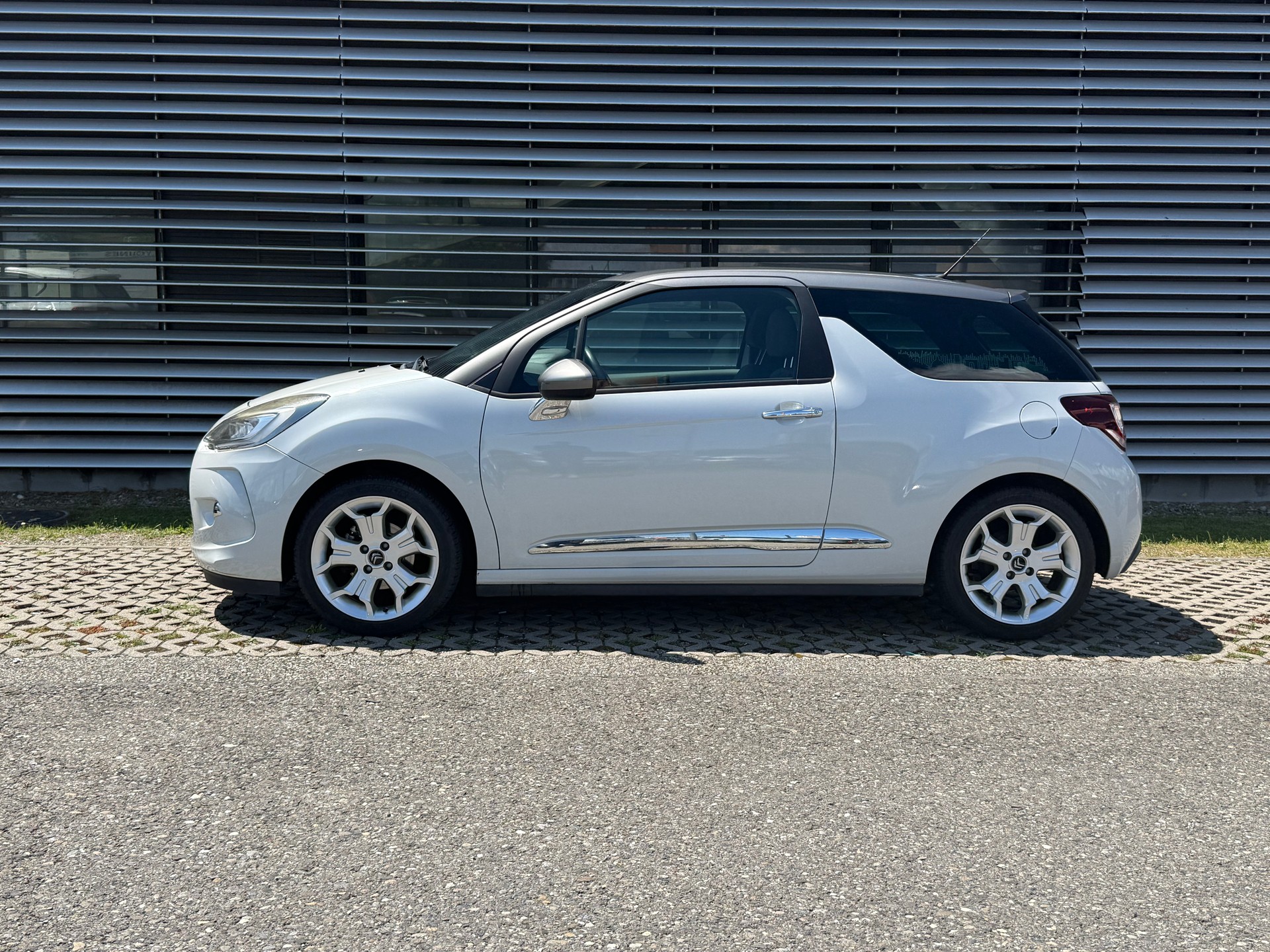 DS AUTOMOBILES DS3 1.2 VTi SO Chic-image-2