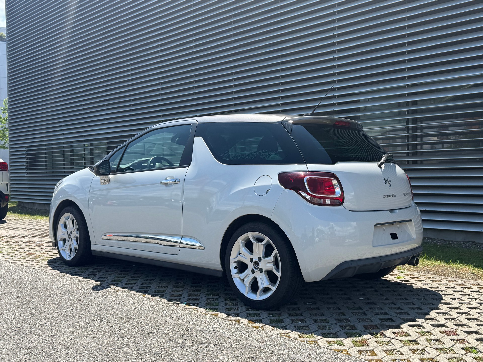 DS AUTOMOBILES DS3 1.2 VTi SO Chic-image-3