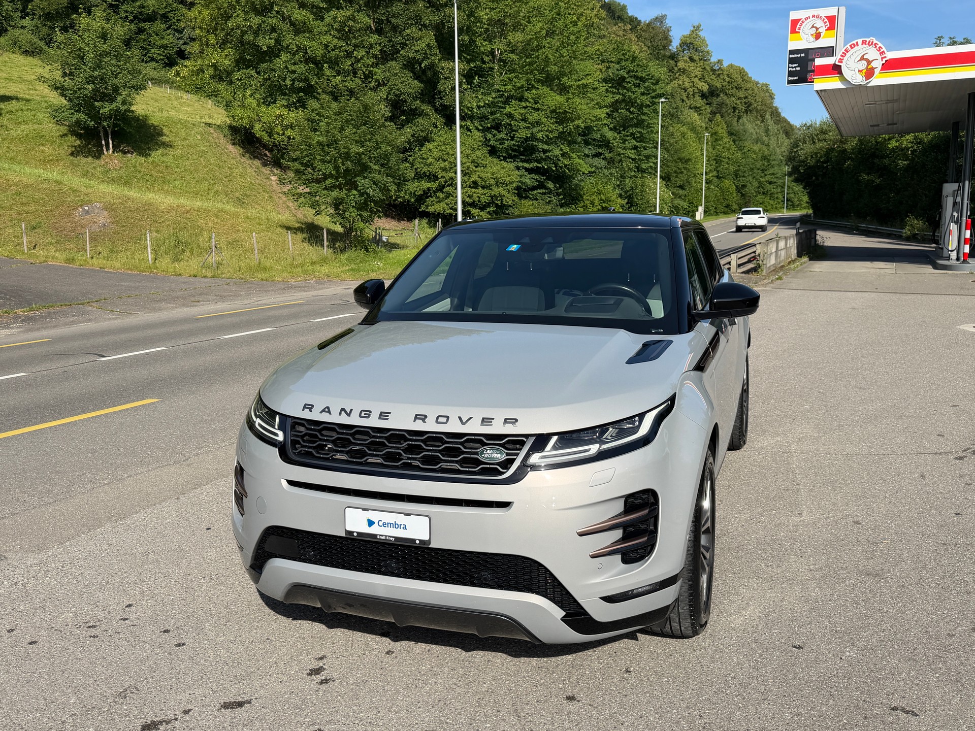 LAND ROVER Range Rover Evoque R-Dyn First Edi P 250 HSE AT9