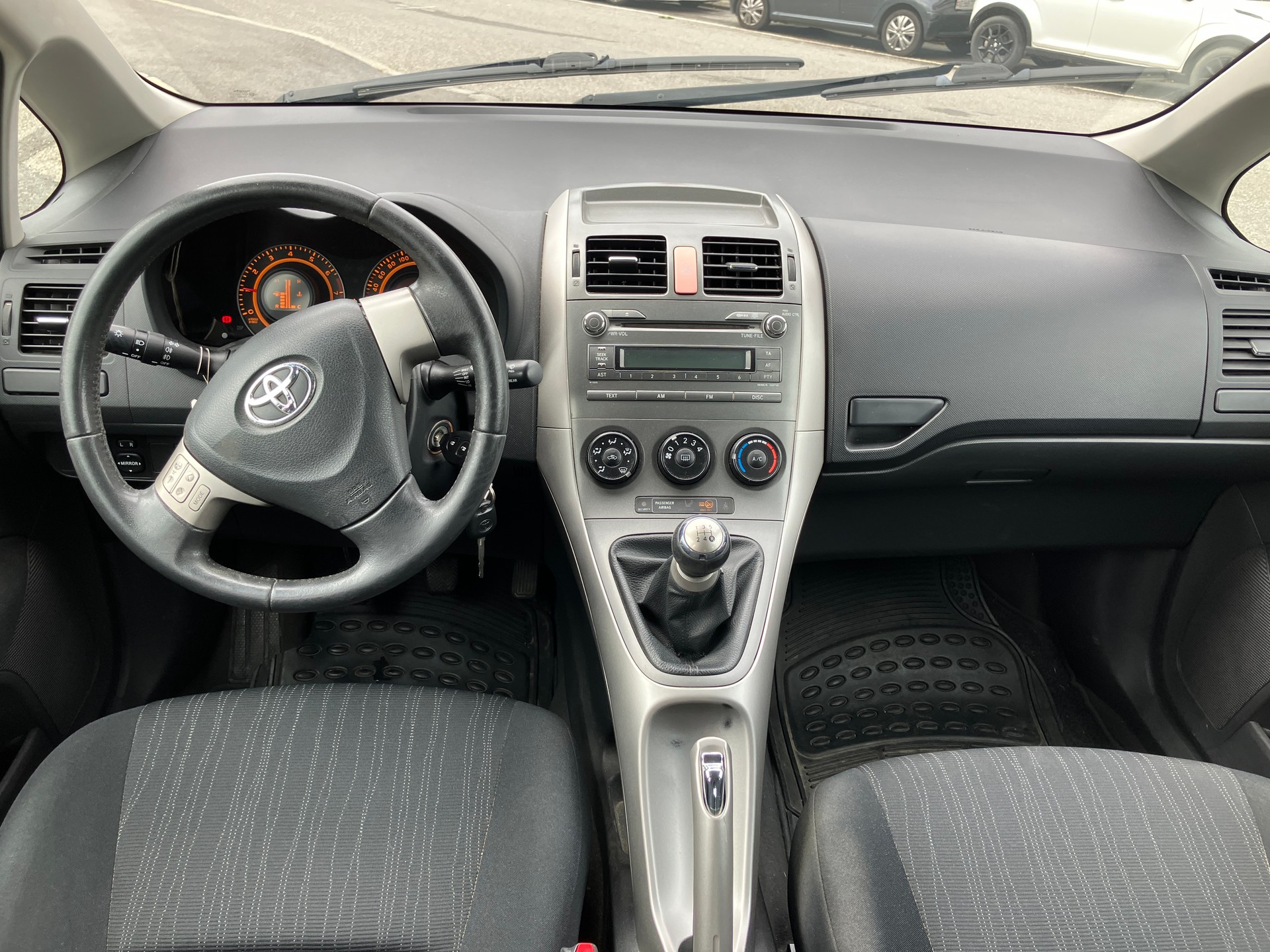 TOYOTA Auris 1.6 Linea Luna-image-7