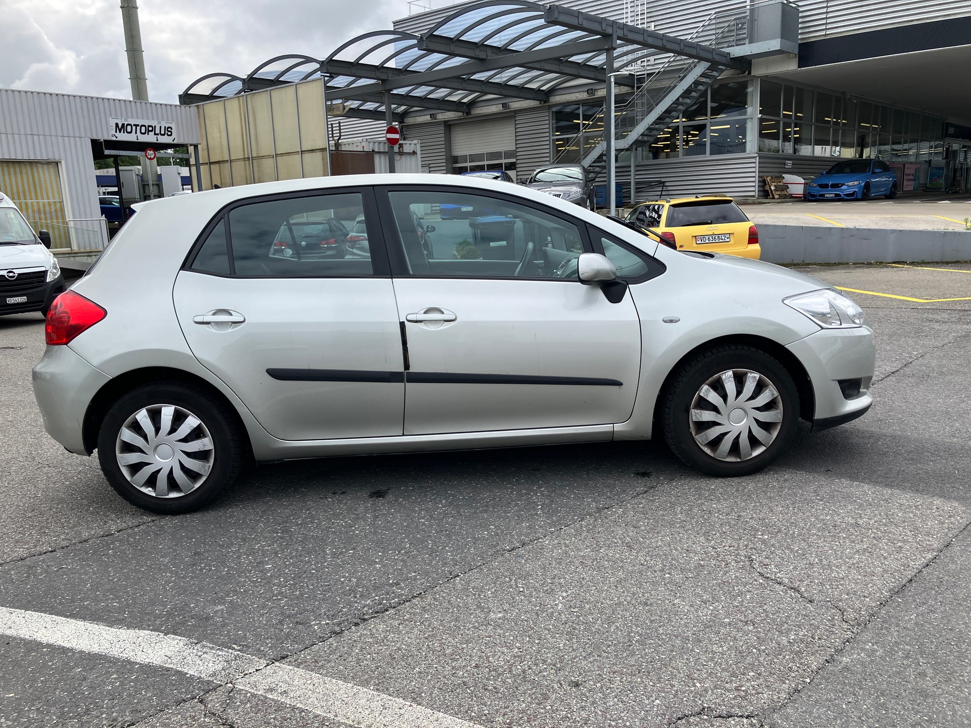 TOYOTA Auris 1.6 Linea Luna-image-3