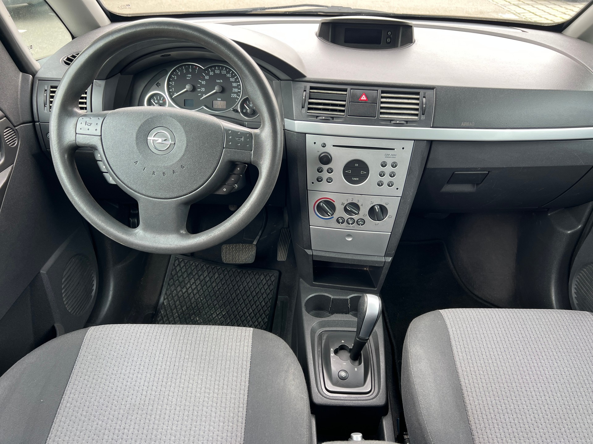 OPEL Meriva 1.8i 16V Cosmo-image-6