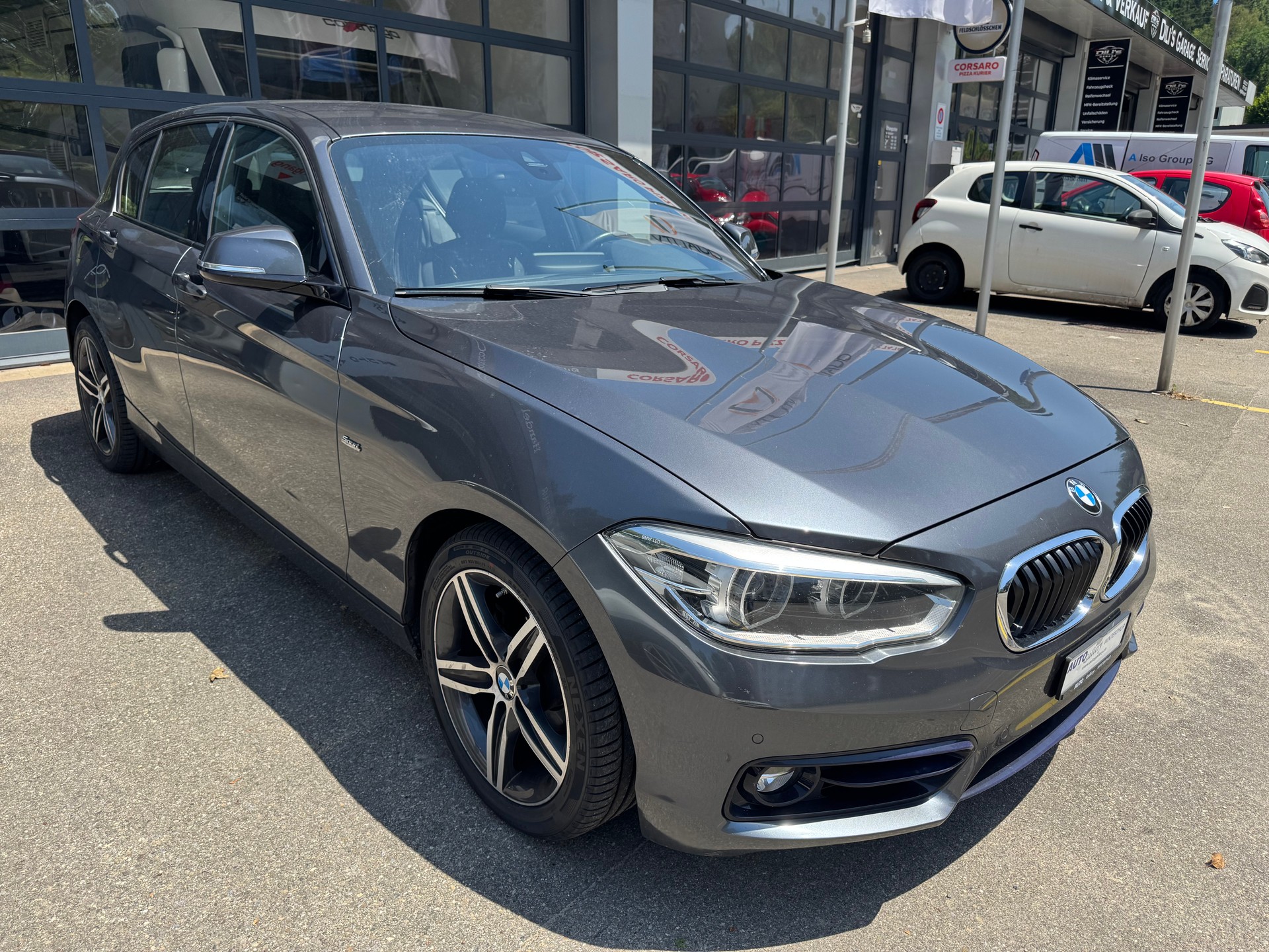 BMW 118i Sport Line Steptronic-showroom-element-1