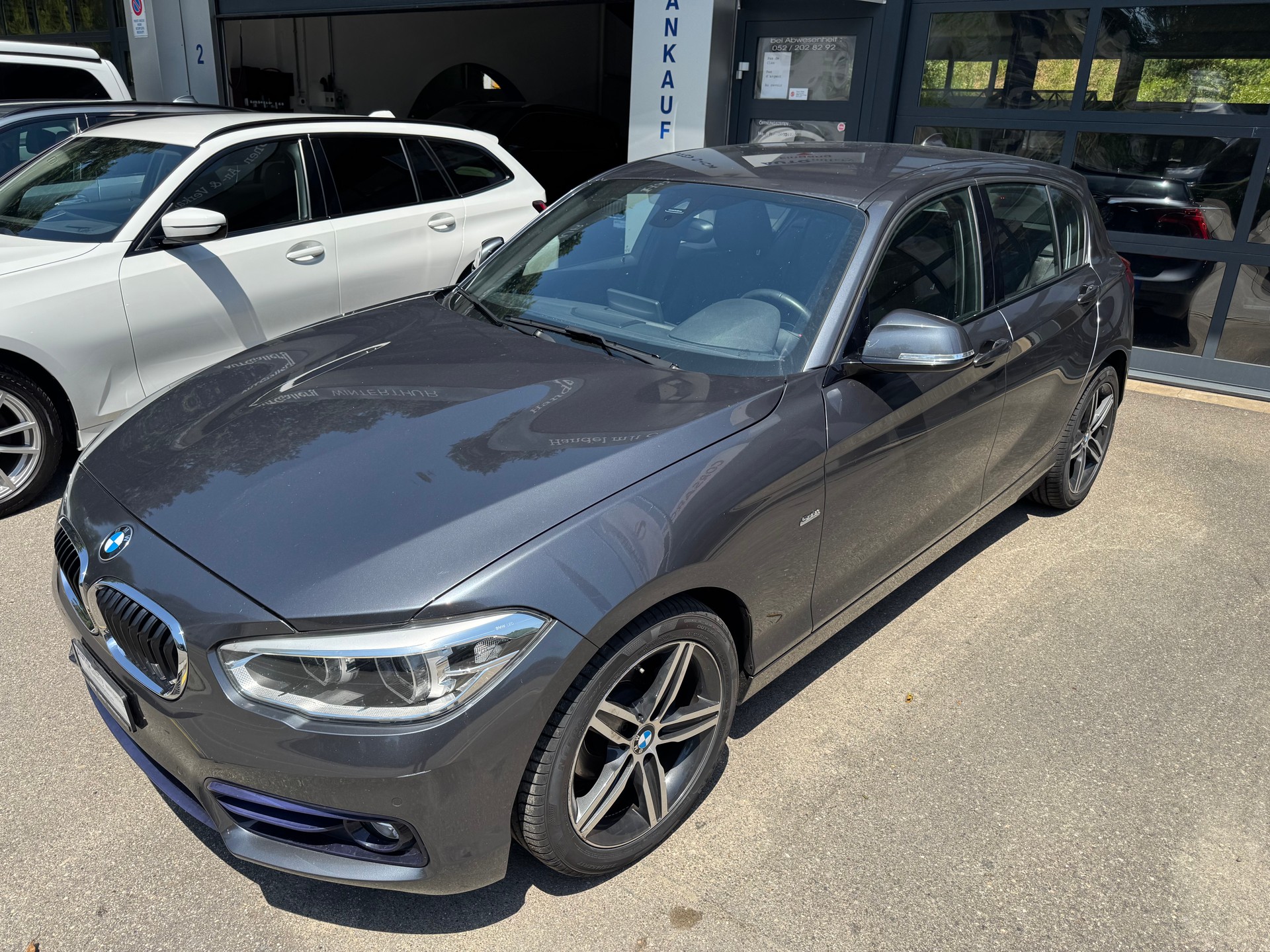 BMW 118i Sport Line Steptronic-showroom-element-2