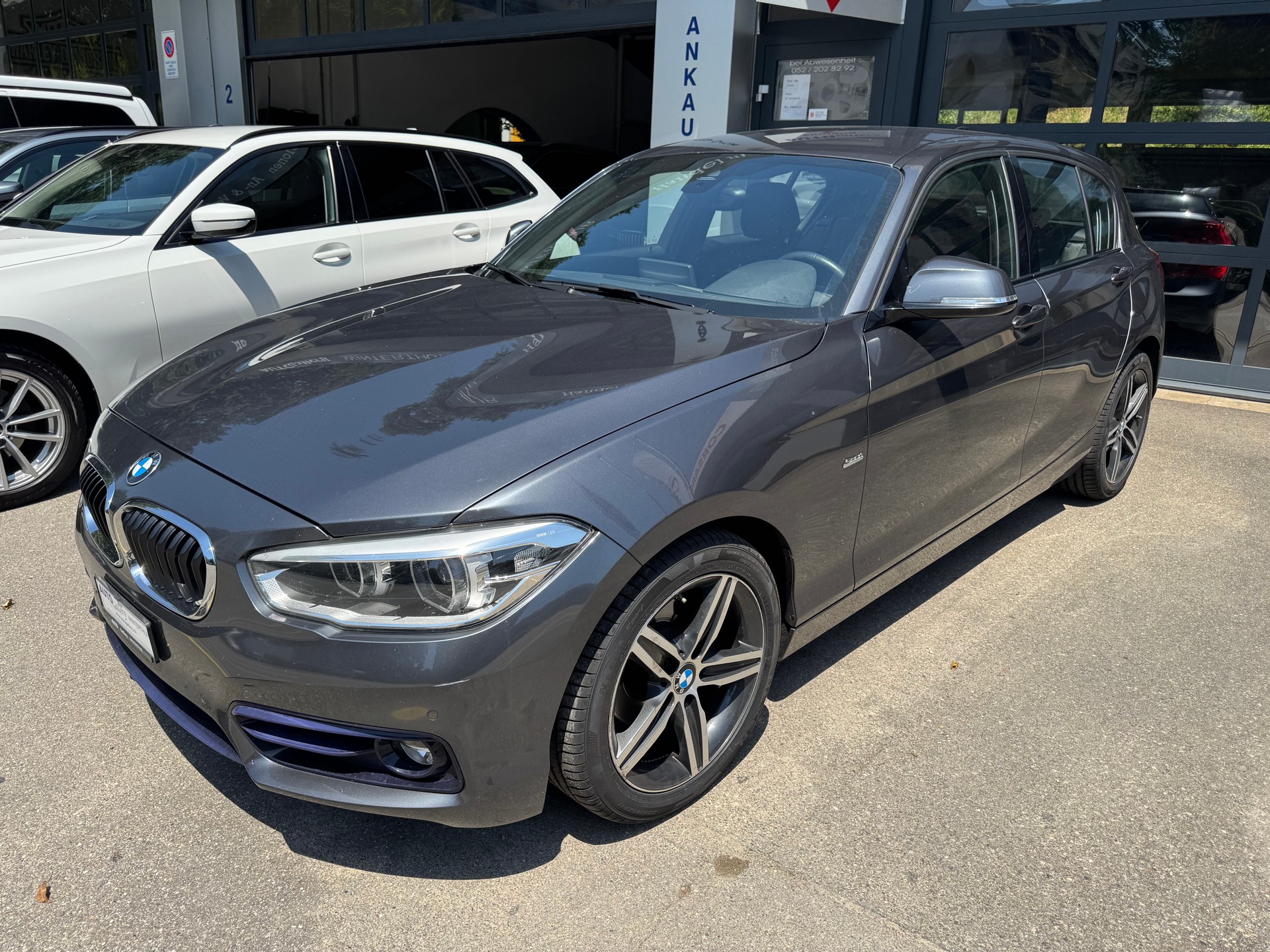 BMW 118i Sport Line Steptronic-showroom-element-3