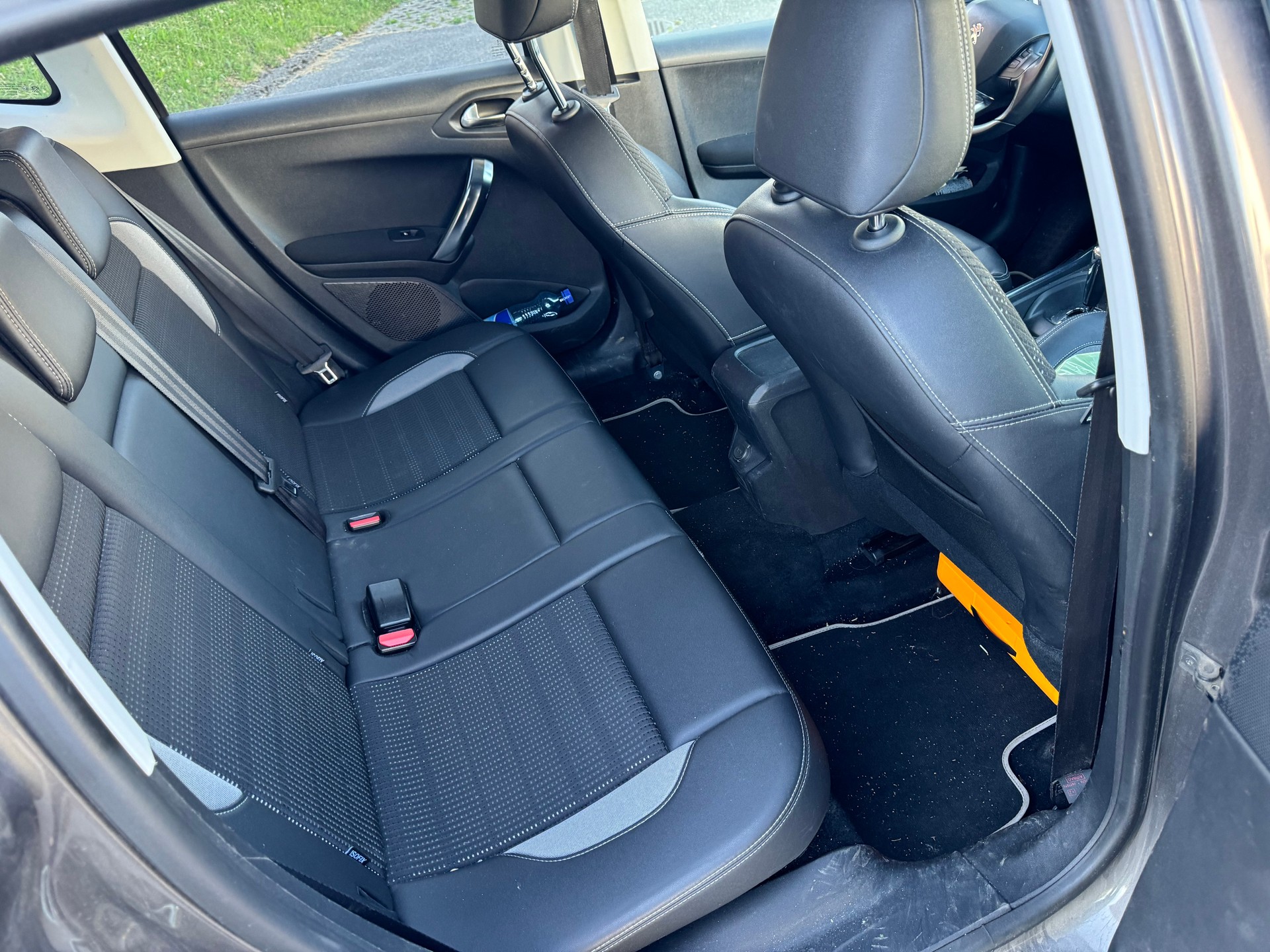 PEUGEOT 2008 1.6 e-HDi Allure EGS6-image-7