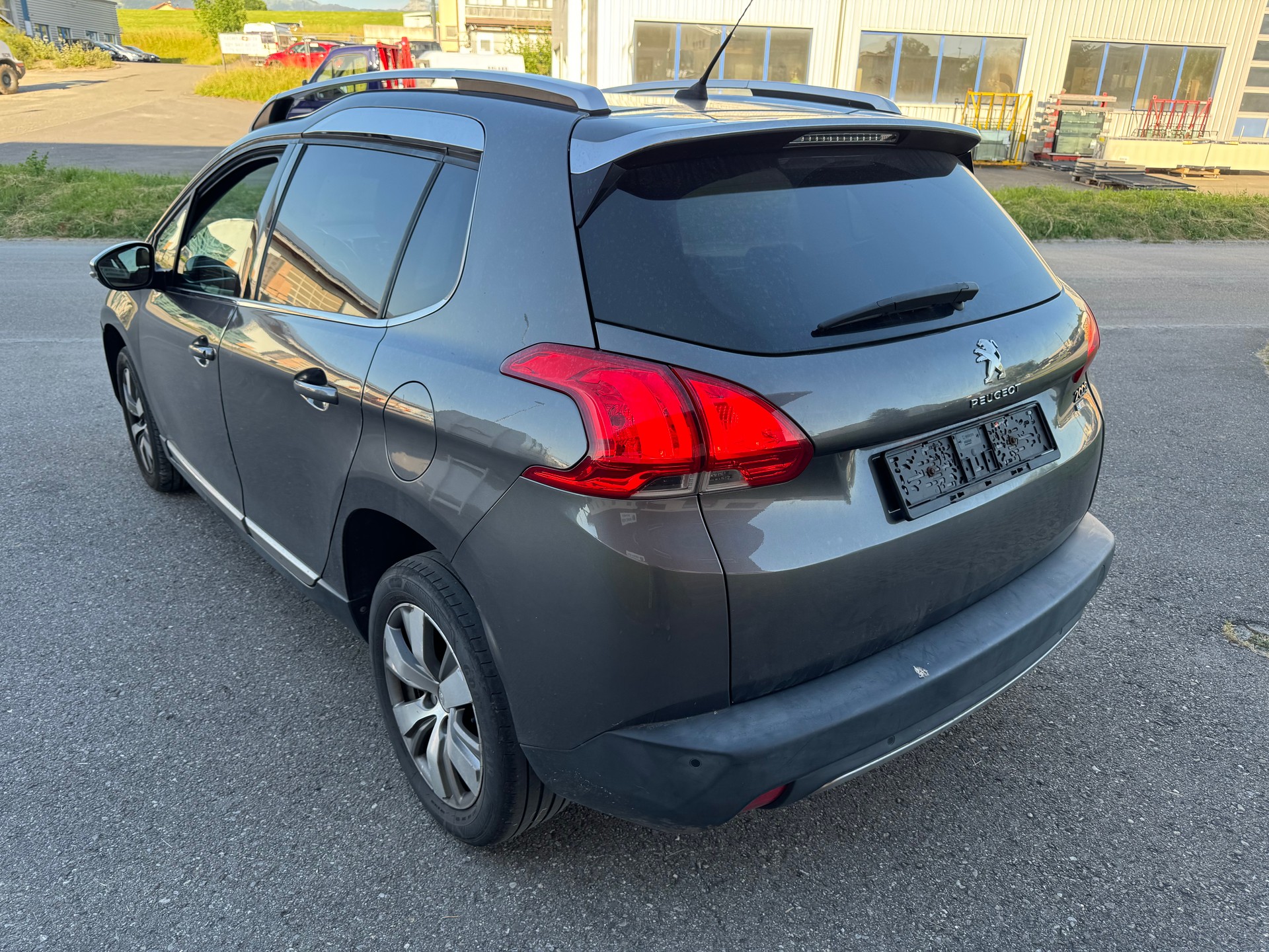 PEUGEOT 2008 1.6 e-HDi Allure EGS6-image-4