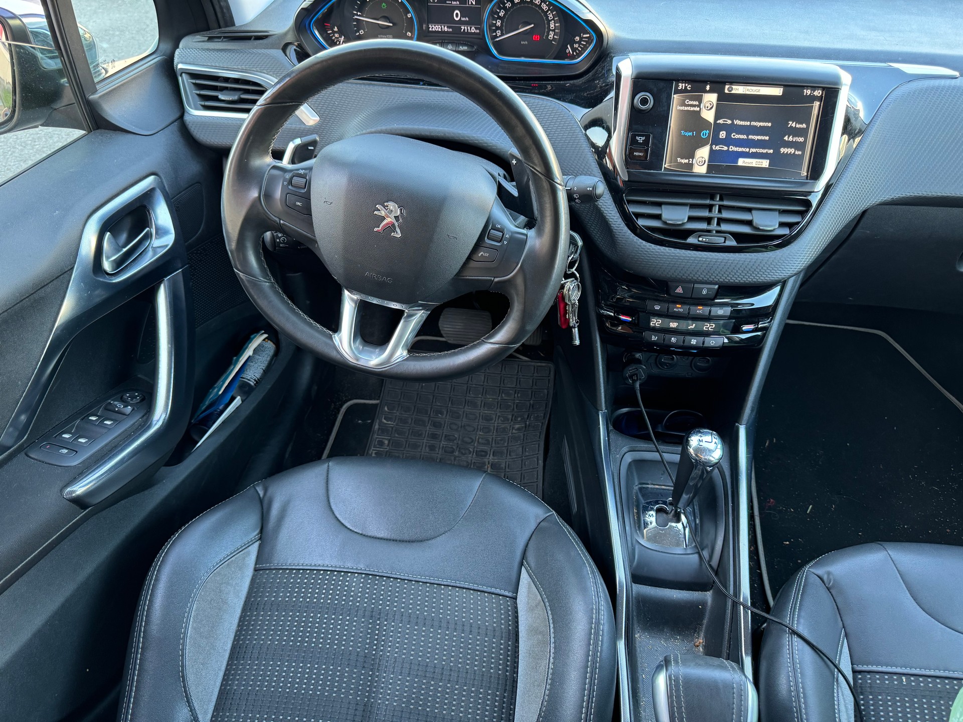 PEUGEOT 2008 1.6 e-HDi Allure EGS6-image-5