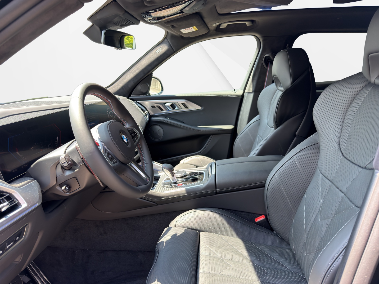 BMW XM xDrive 50e PHEV-image-11