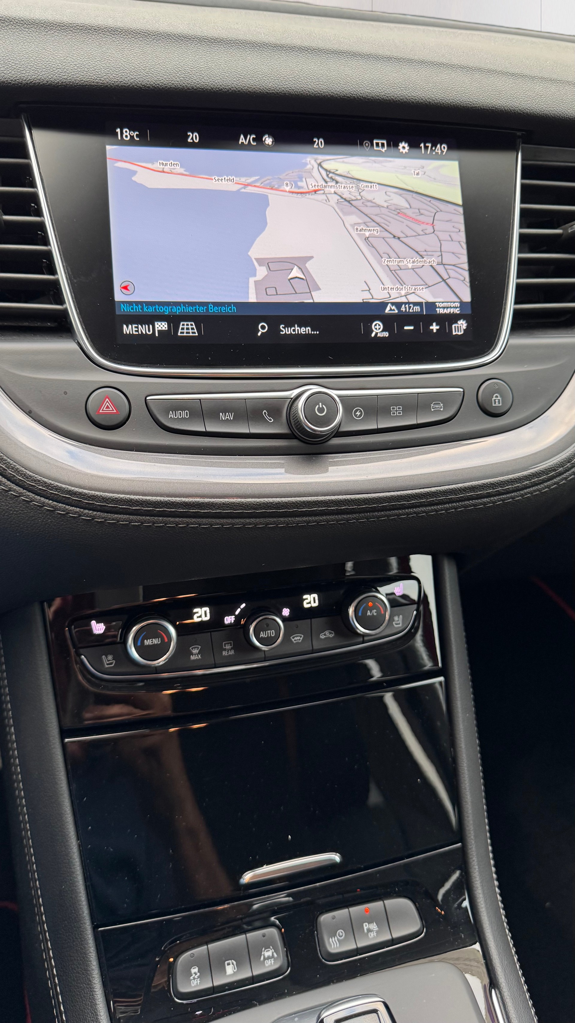 OPEL Grandland X 1.6 Hybrid4 Ultimate Automatik-image-14