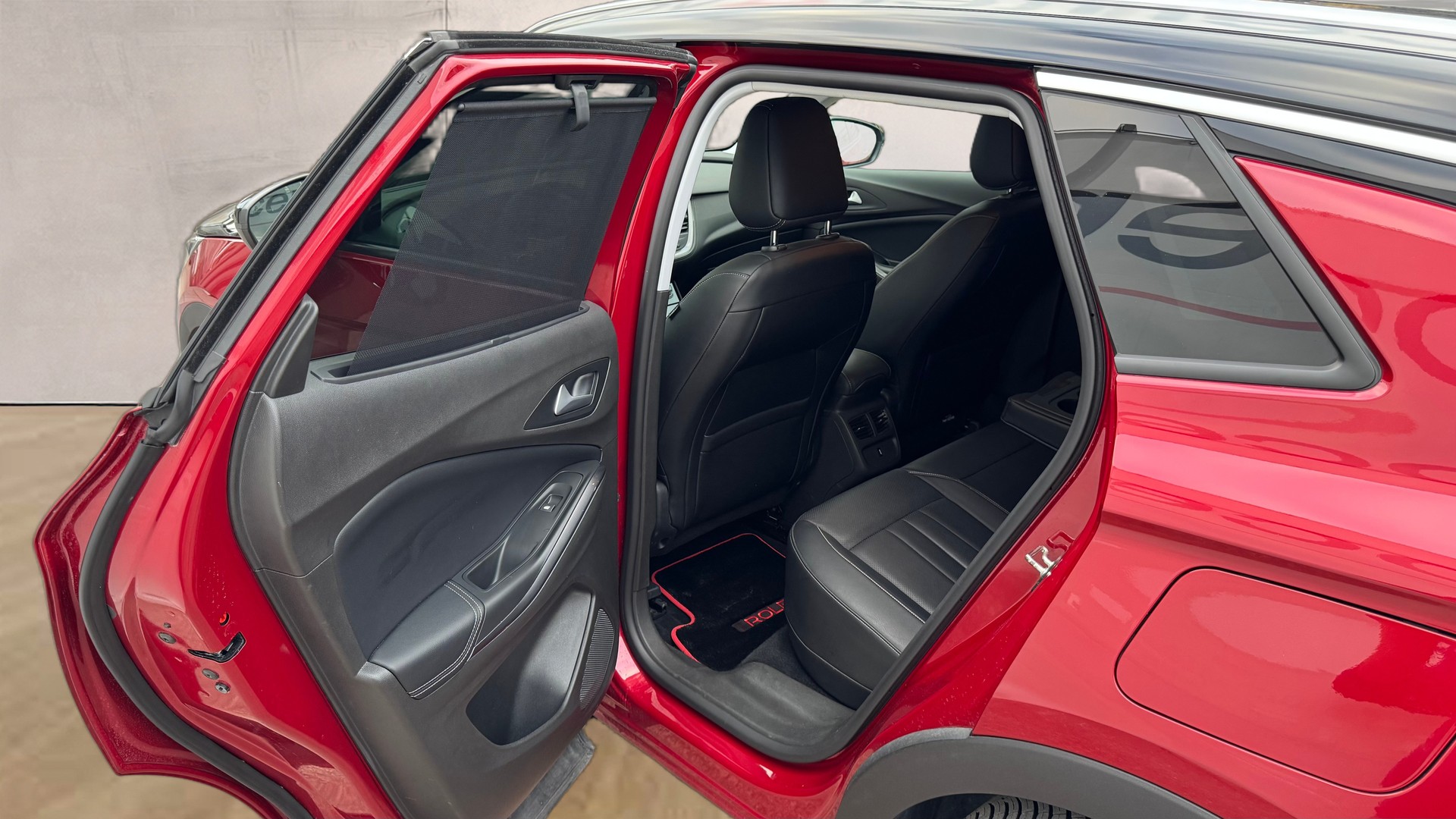 OPEL Grandland X 1.6 Hybrid4 Ultimate Automatik-image-9