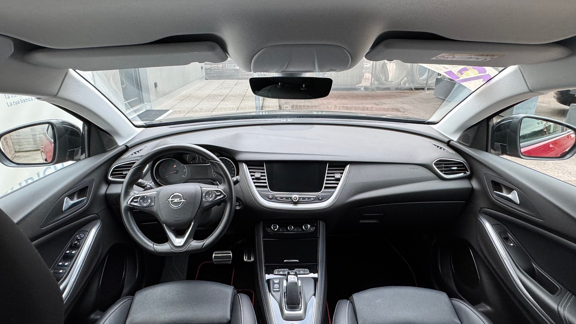 OPEL Grandland X 1.6 Hybrid4 Ultimate Automatik-image-12