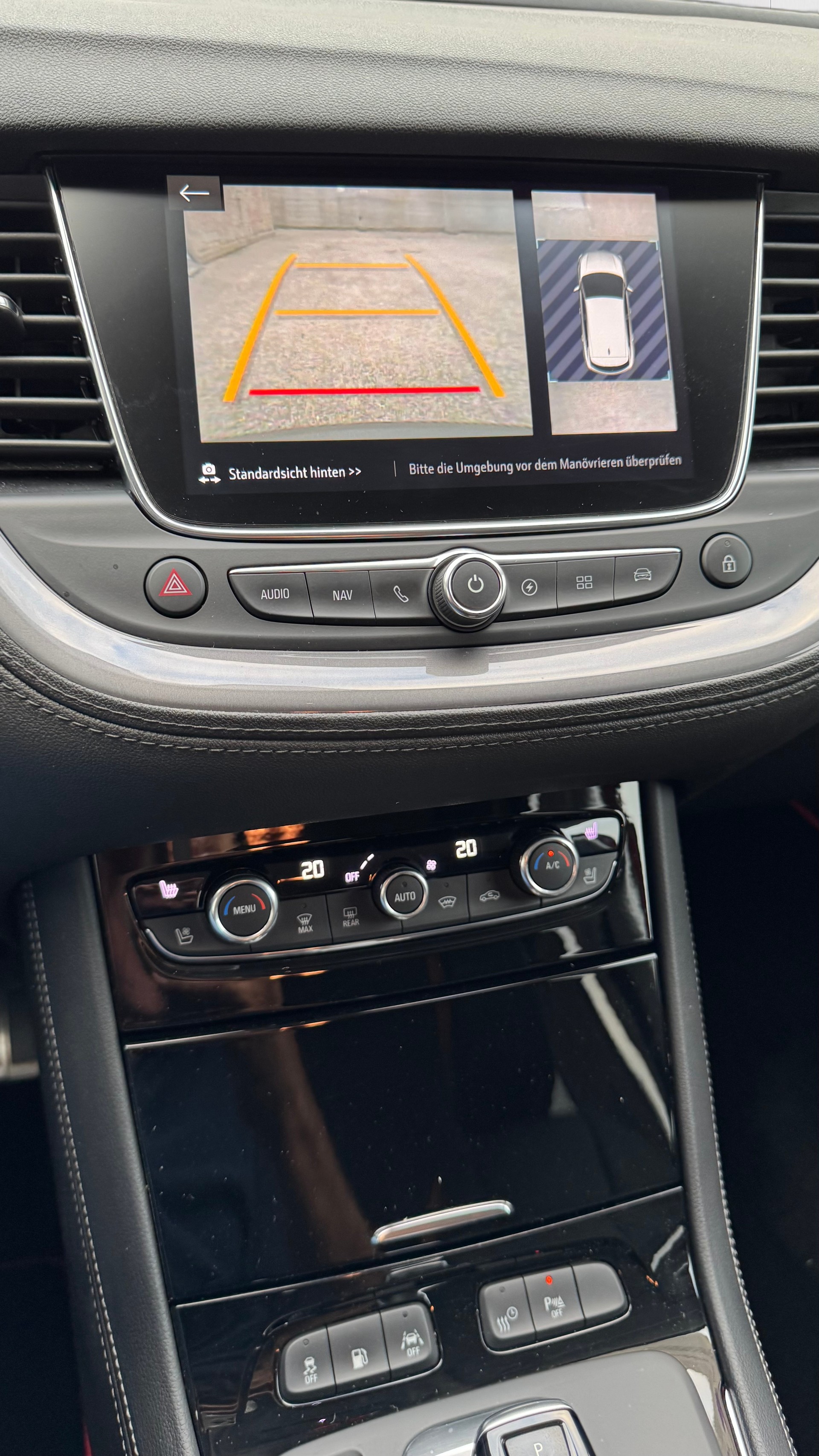 OPEL Grandland X 1.6 Hybrid4 Ultimate Automatik-image-15