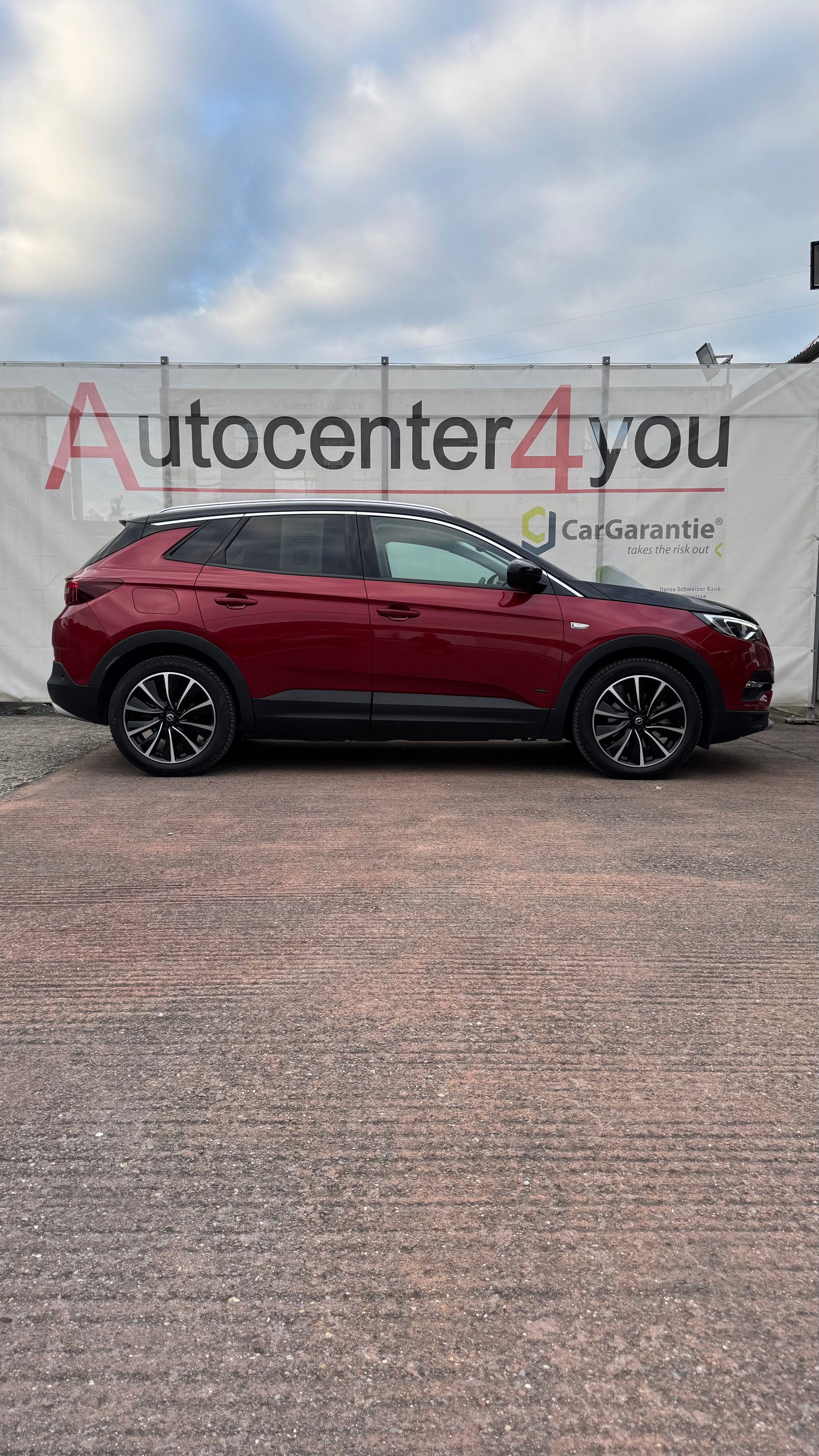 OPEL Grandland X 1.6 Hybrid4 Ultimate Automatik-image-4