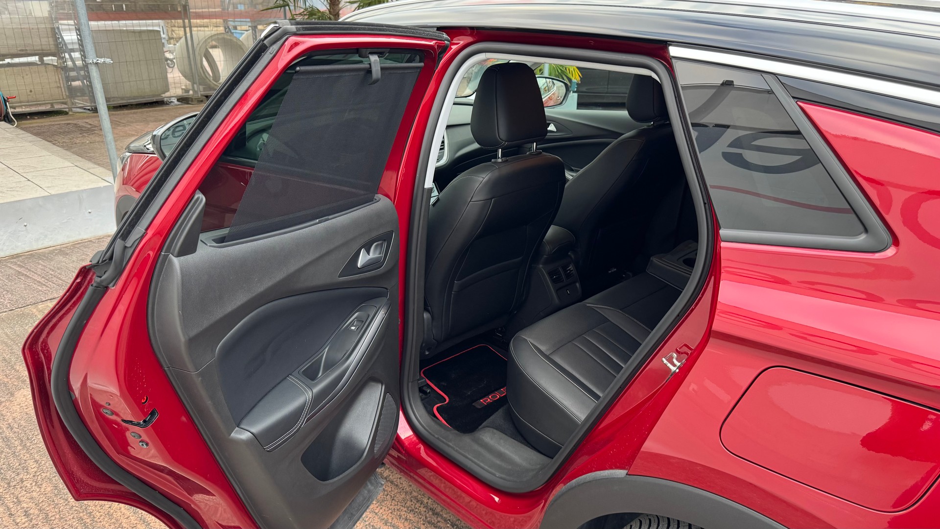 OPEL Grandland X 1.6 Hybrid4 Ultimate Automatik-image-9