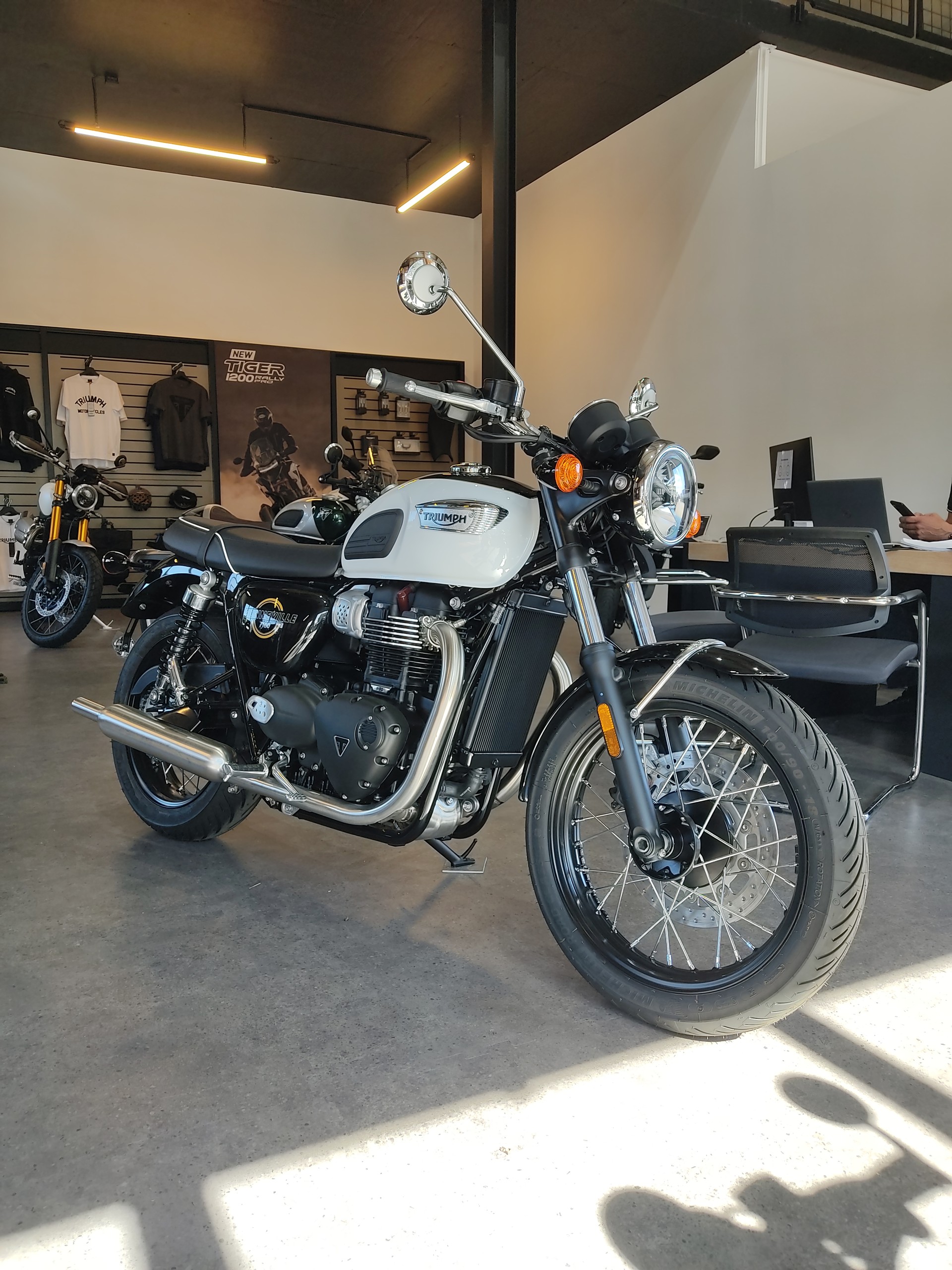 TRIUMPH Bonneville 900 T 100-image-0