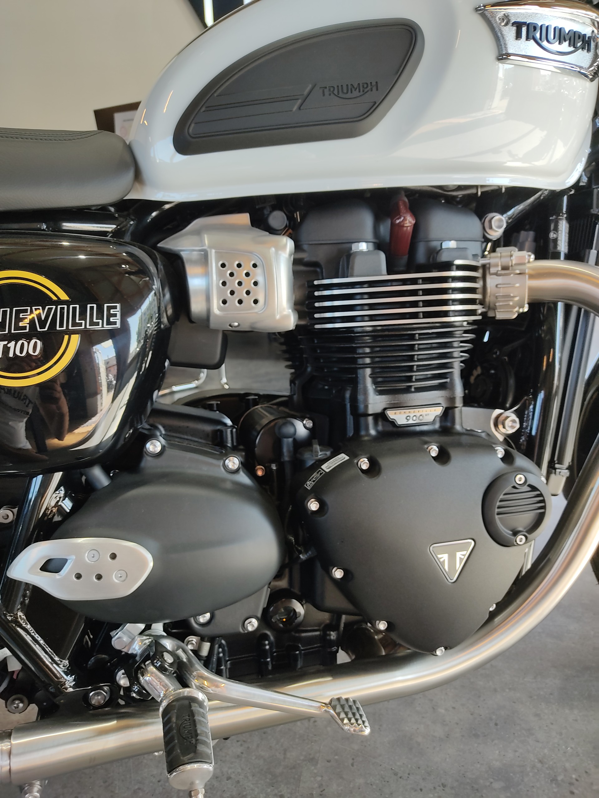 TRIUMPH Bonneville 900 T 100-image-5