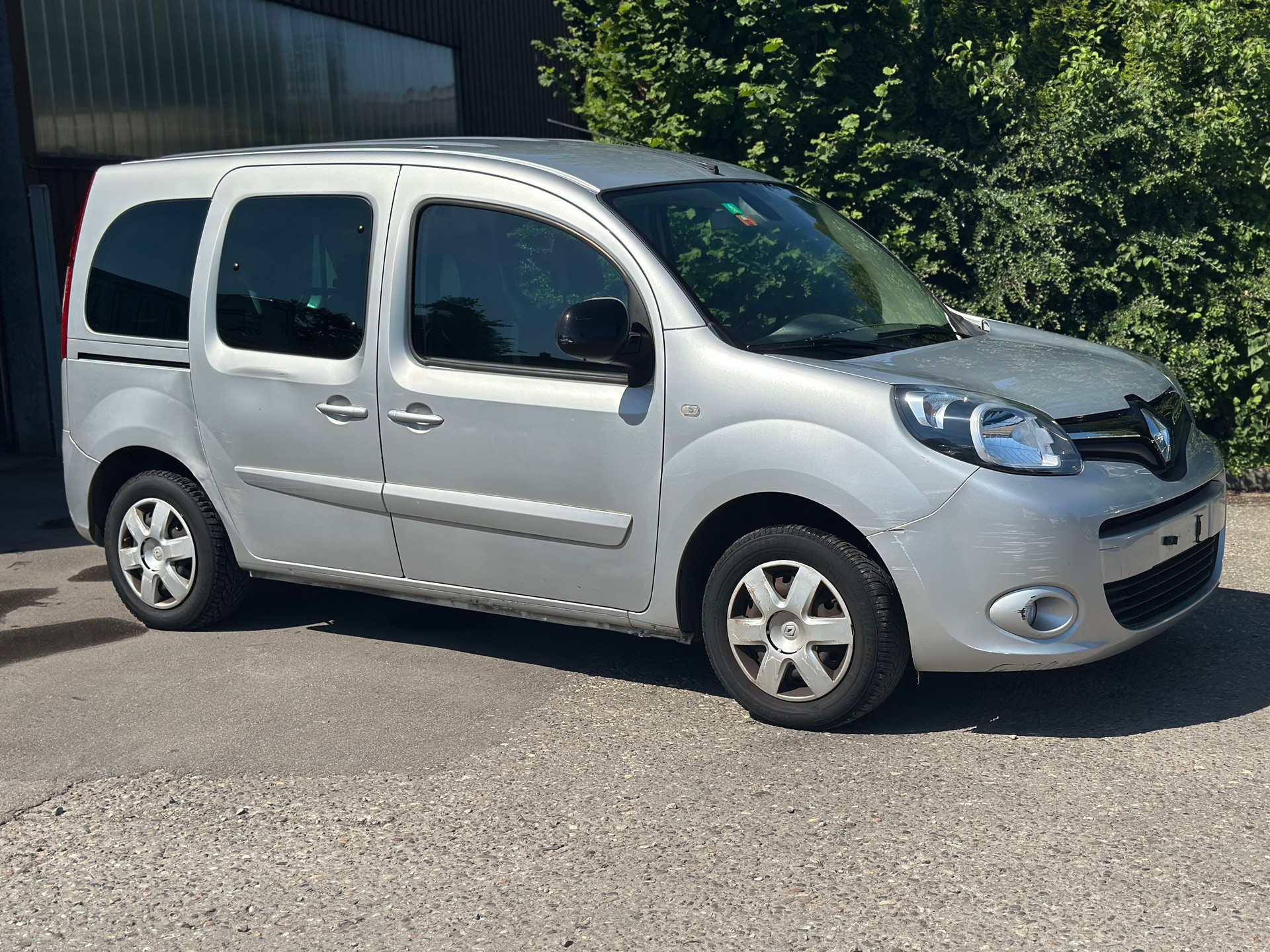 RENAULT Kangoo 1.6 16V Swiss Edition Automatic-image-1