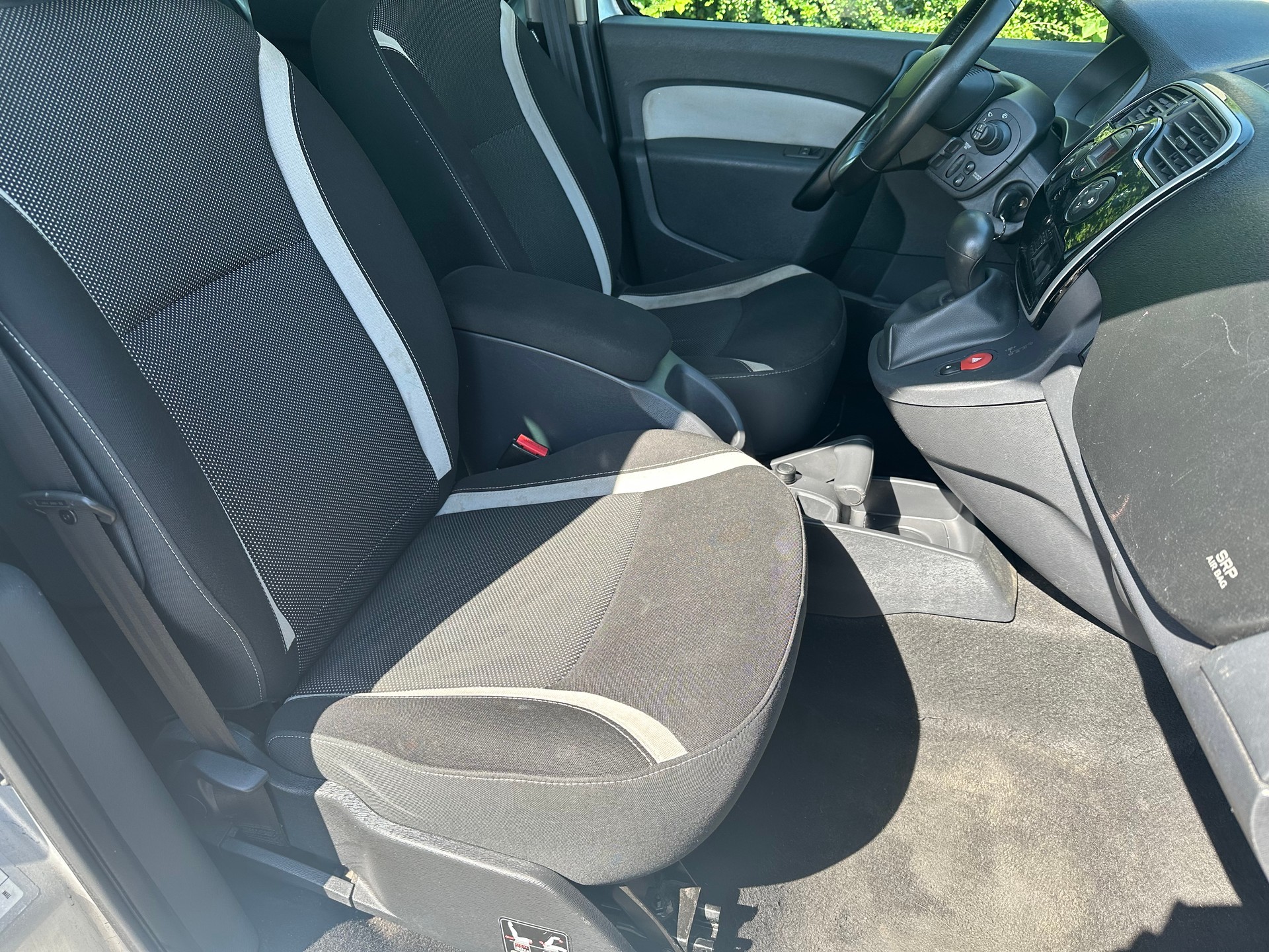 RENAULT Kangoo 1.6 16V Swiss Edition Automatic-image-6
