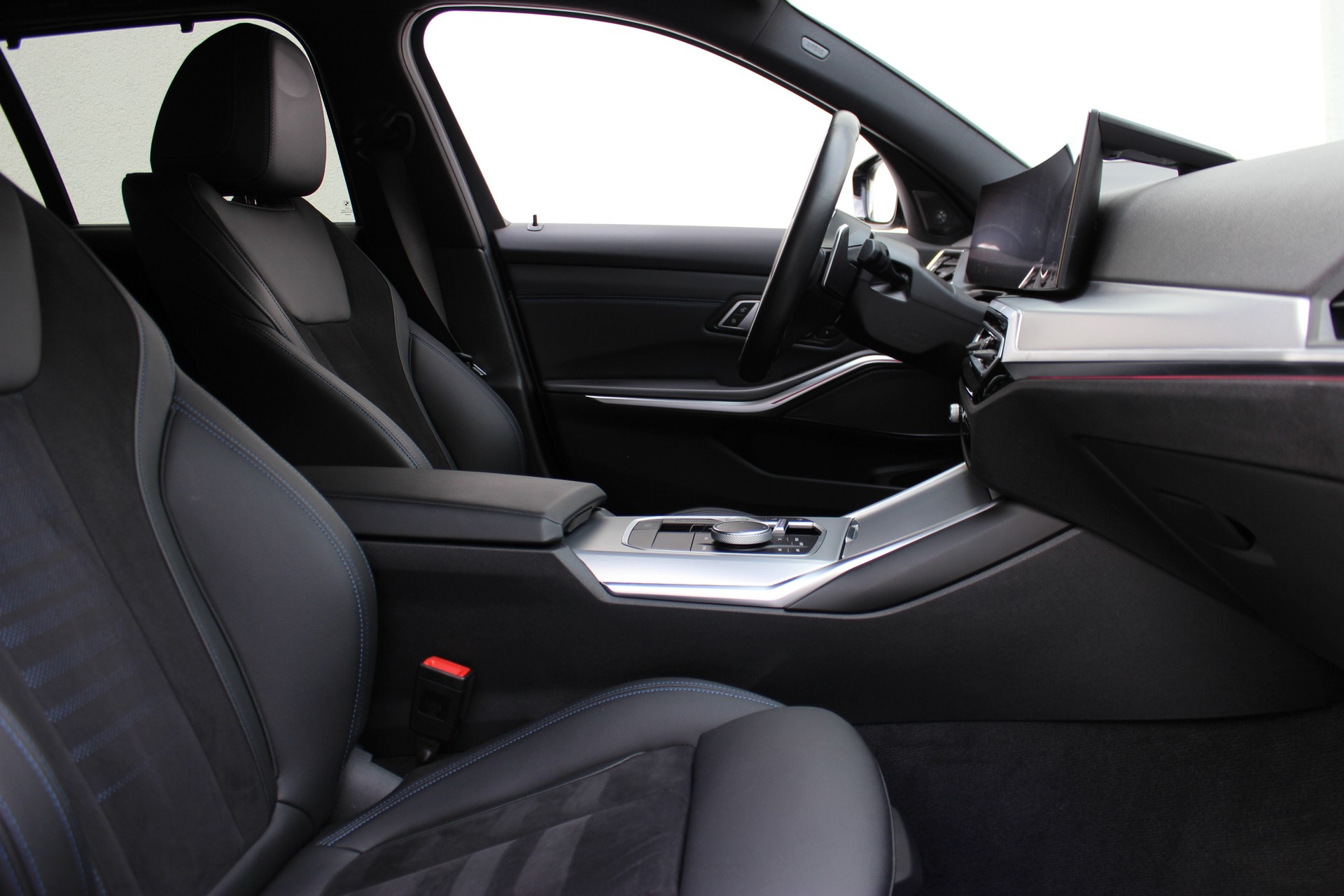 BMW 320d xDrive 48V Touring M SPORTPAKET-showroom-element-3