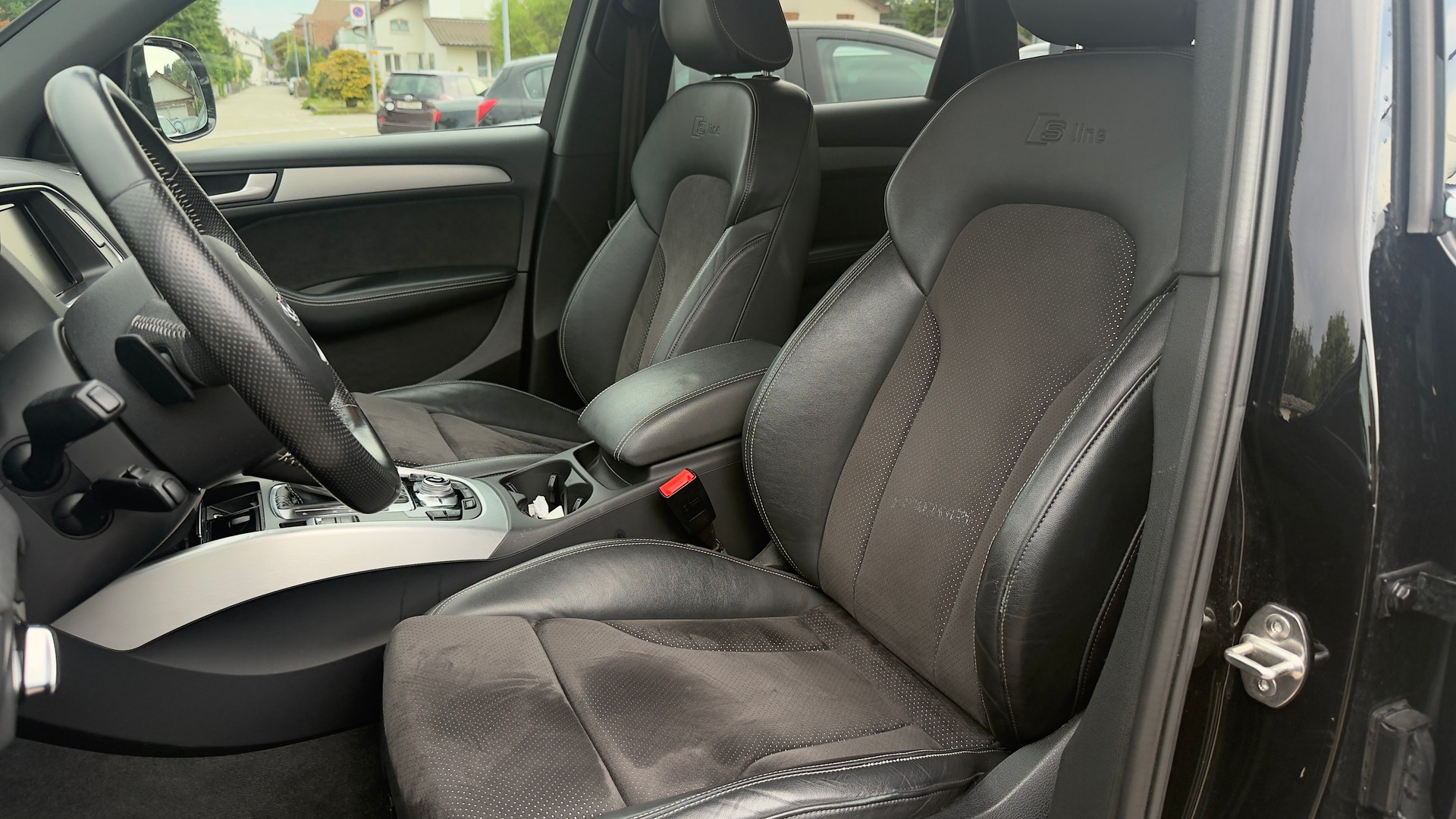 AUDI Q5 2.0 TFSI quattro tiptronic-image-11
