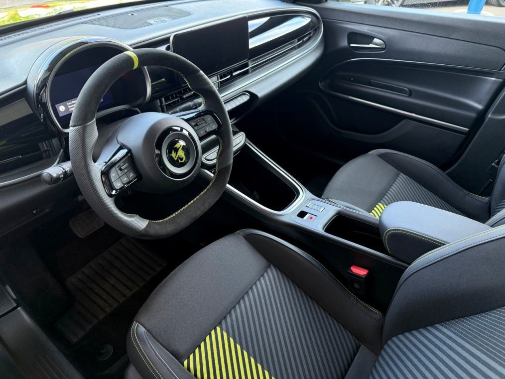 FIAT Abarth 600e Turismo-showroom-element-3