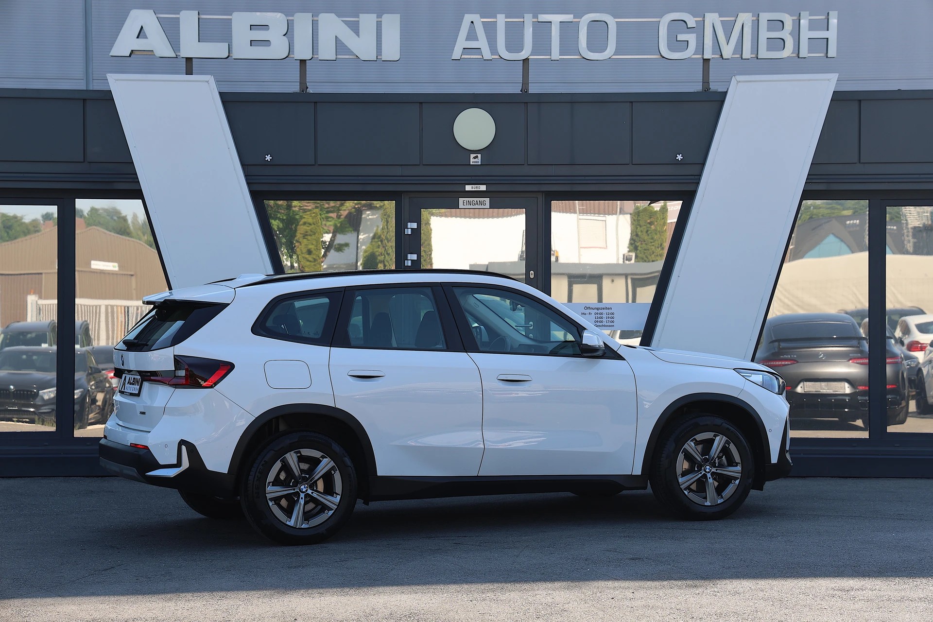 BMW X1 20d xDrive-showroom-element-2
