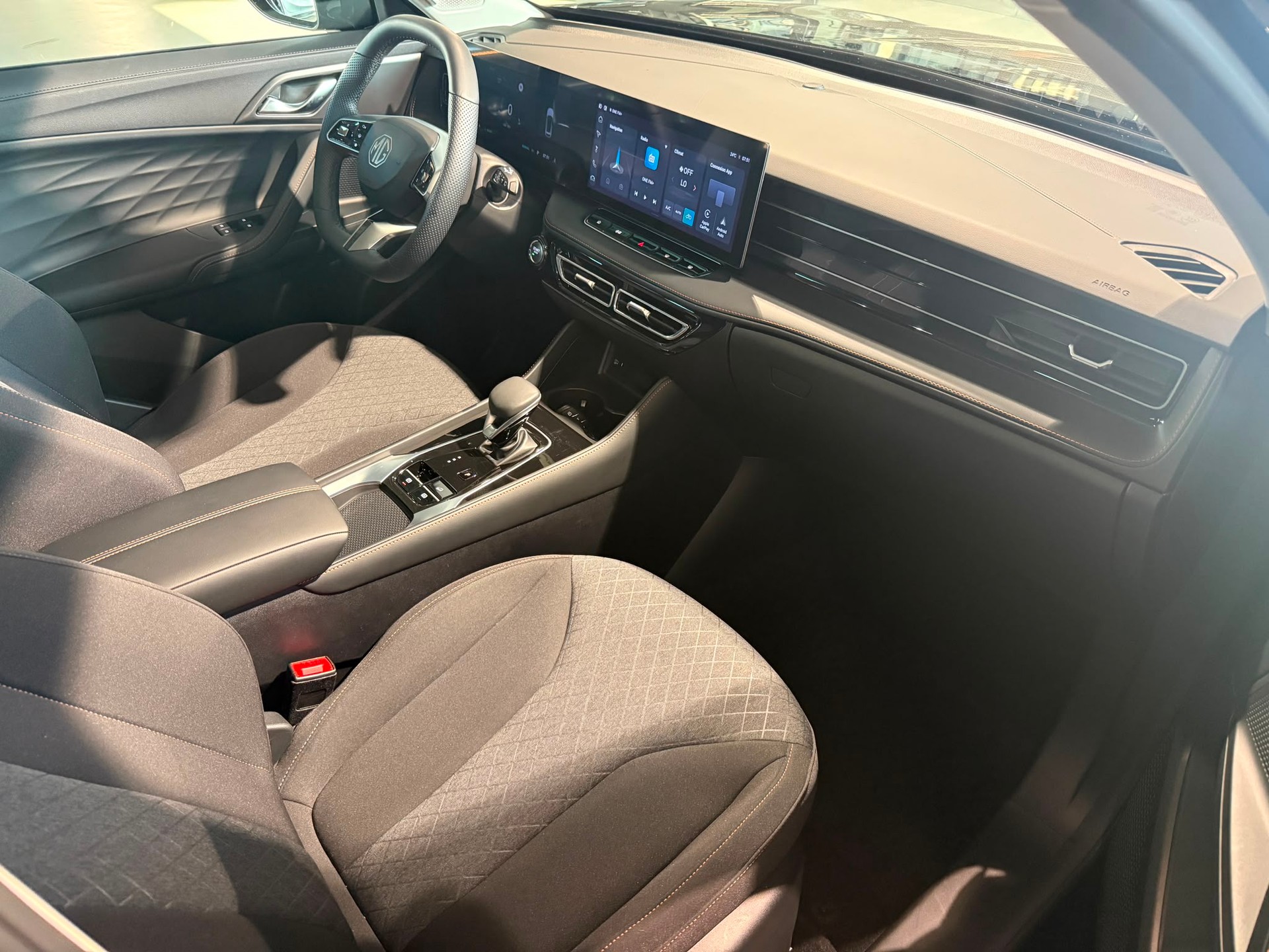 MG HS 1.5 T PHEV Comfort-image-11