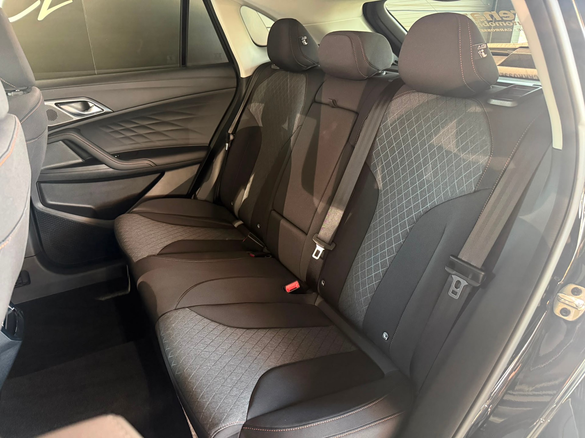 MG HS 1.5 T PHEV Comfort-image-8