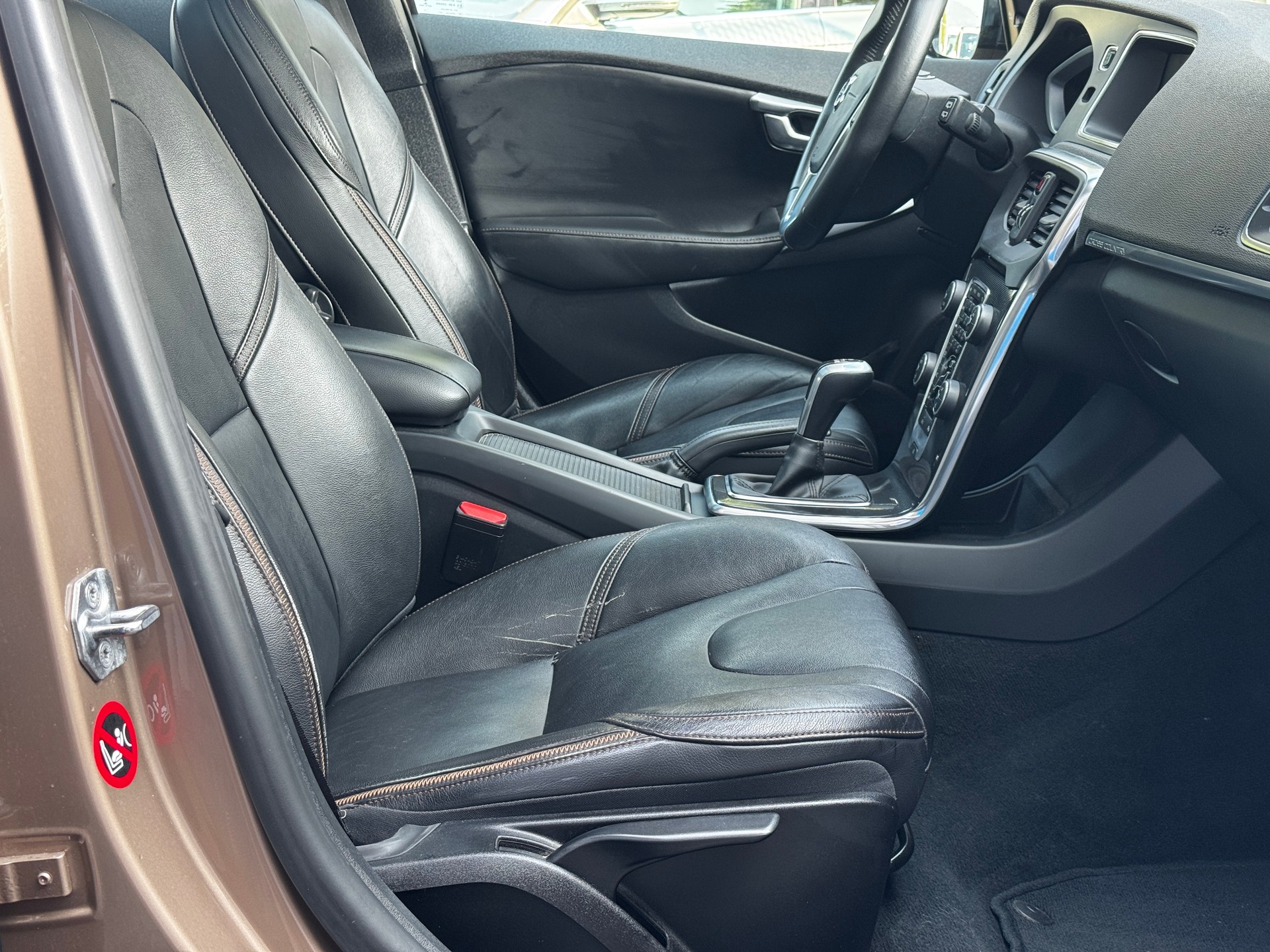 VOLVO V40 T4 Momentum-image-8