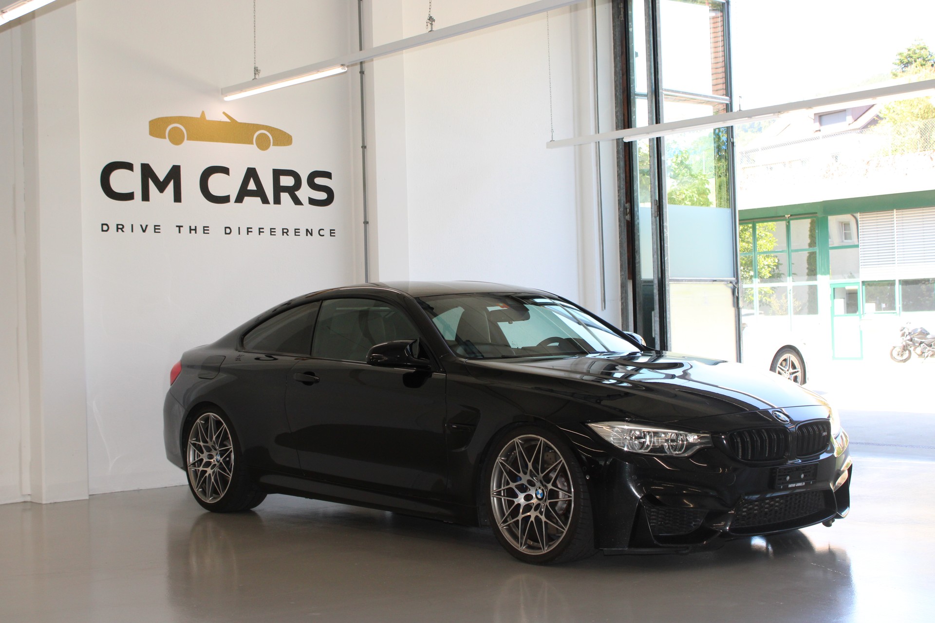 BMW M4 Competition Coupé DKG-showroom-element-2
