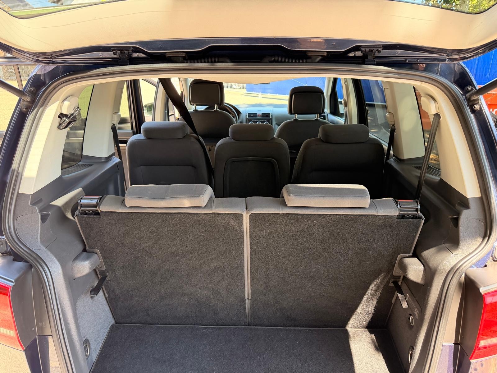 VW Touran 1.4 TSI Comfortline 7 Plätze-image-11