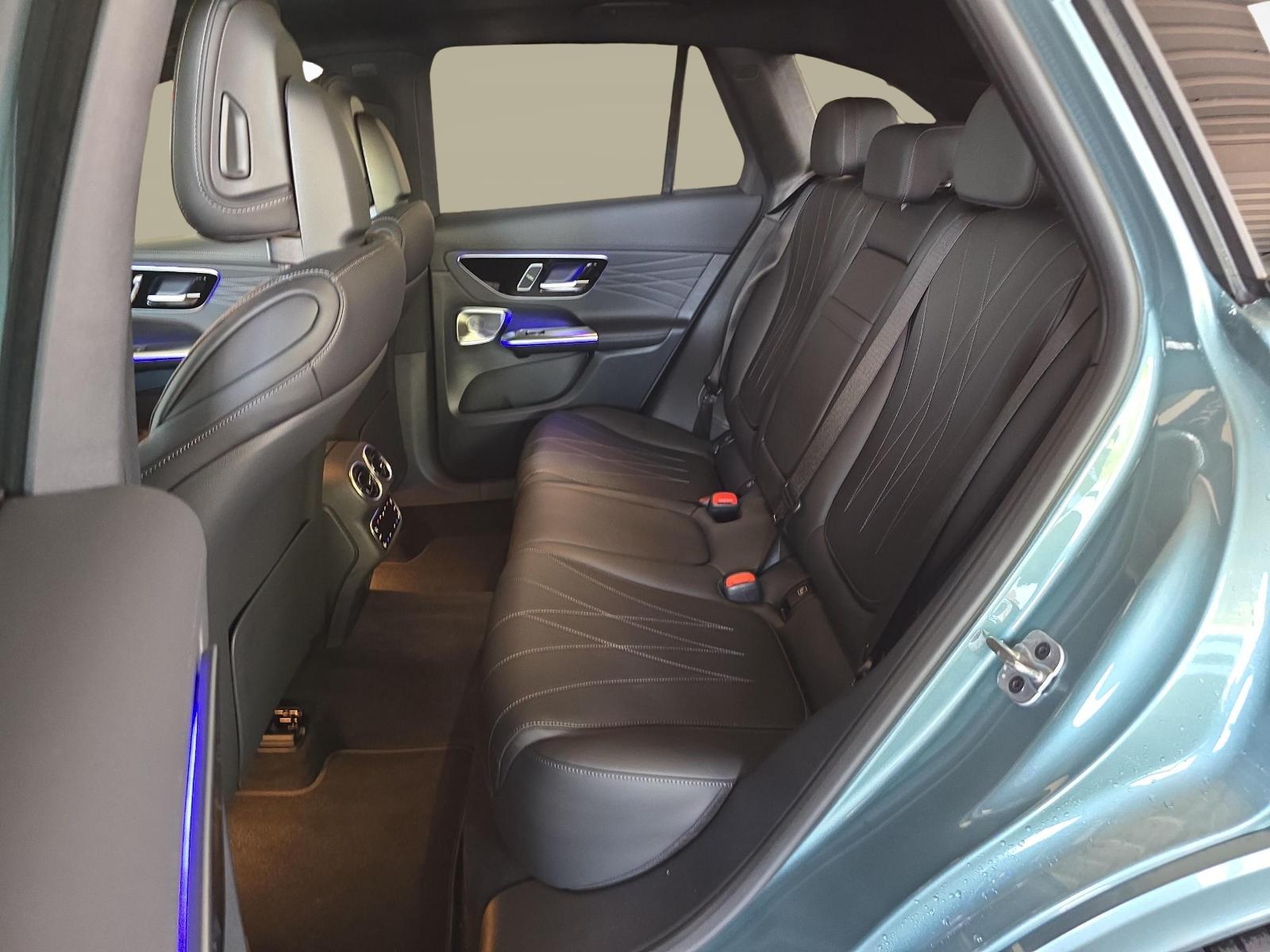 MERCEDES-BENZ GLC 300 4MATIC AMG Line-image-13
