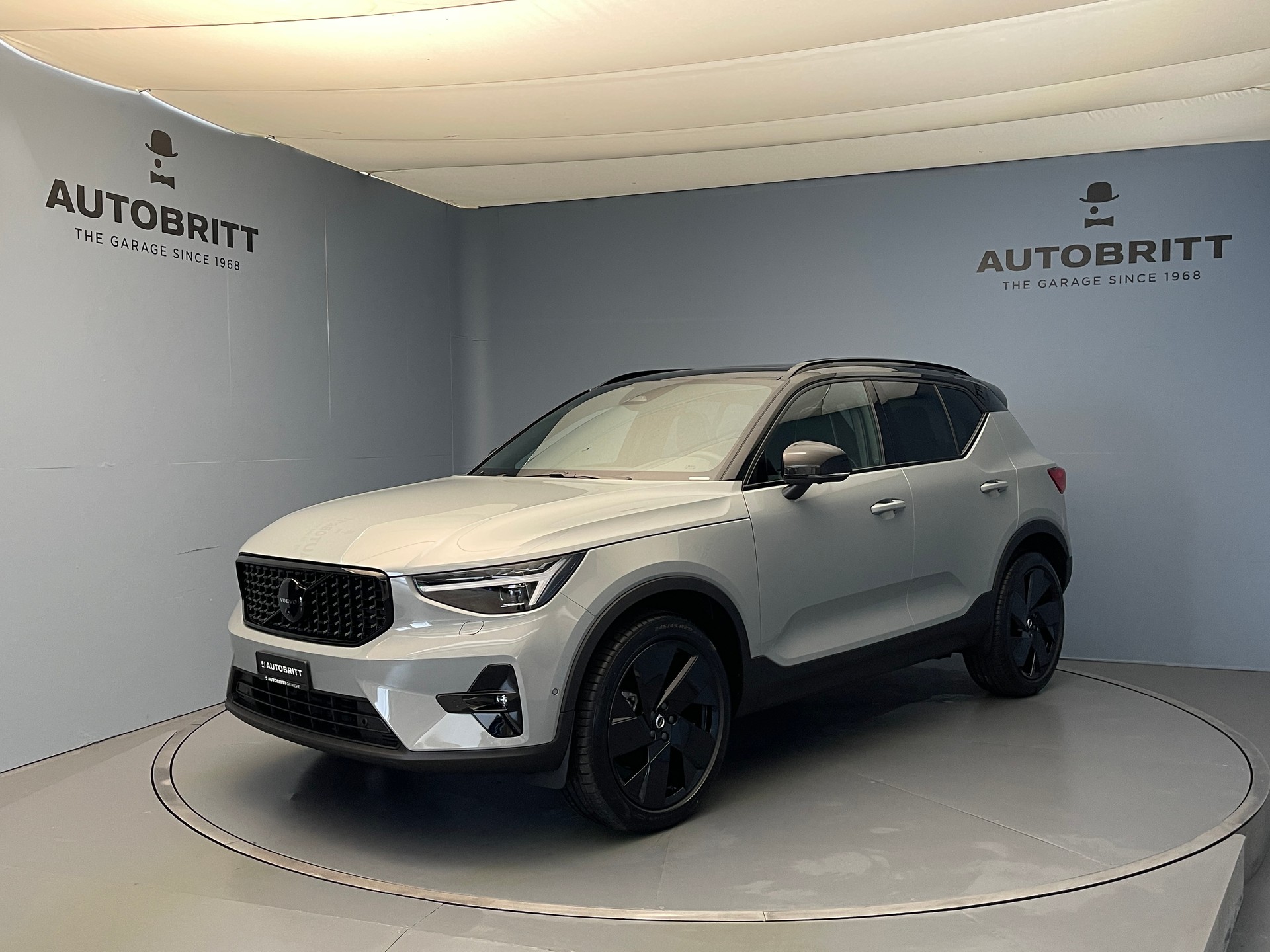 VOLVO XC40 2.0 B4 MH Black Edition