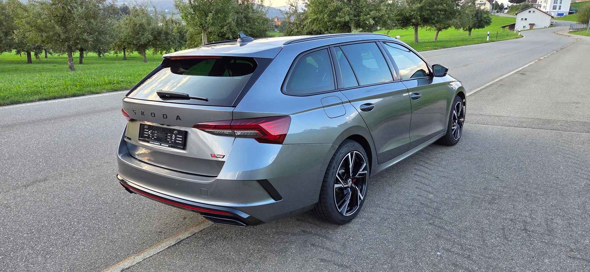 SKODA Octavia Combi 2.0 TSI DSG RS-showroom-element-2