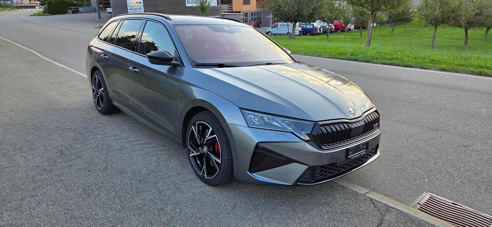 SKODA Octavia Combi 2.0 TSI DSG RS-showroom-element-3