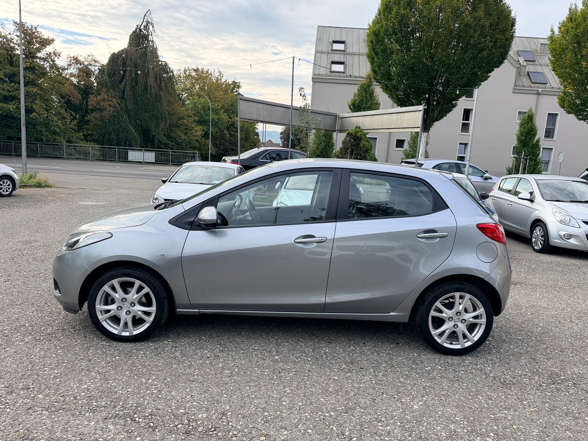 MAZDA 2 1.5i 16V Exclusive Automatic-showroom-element-2