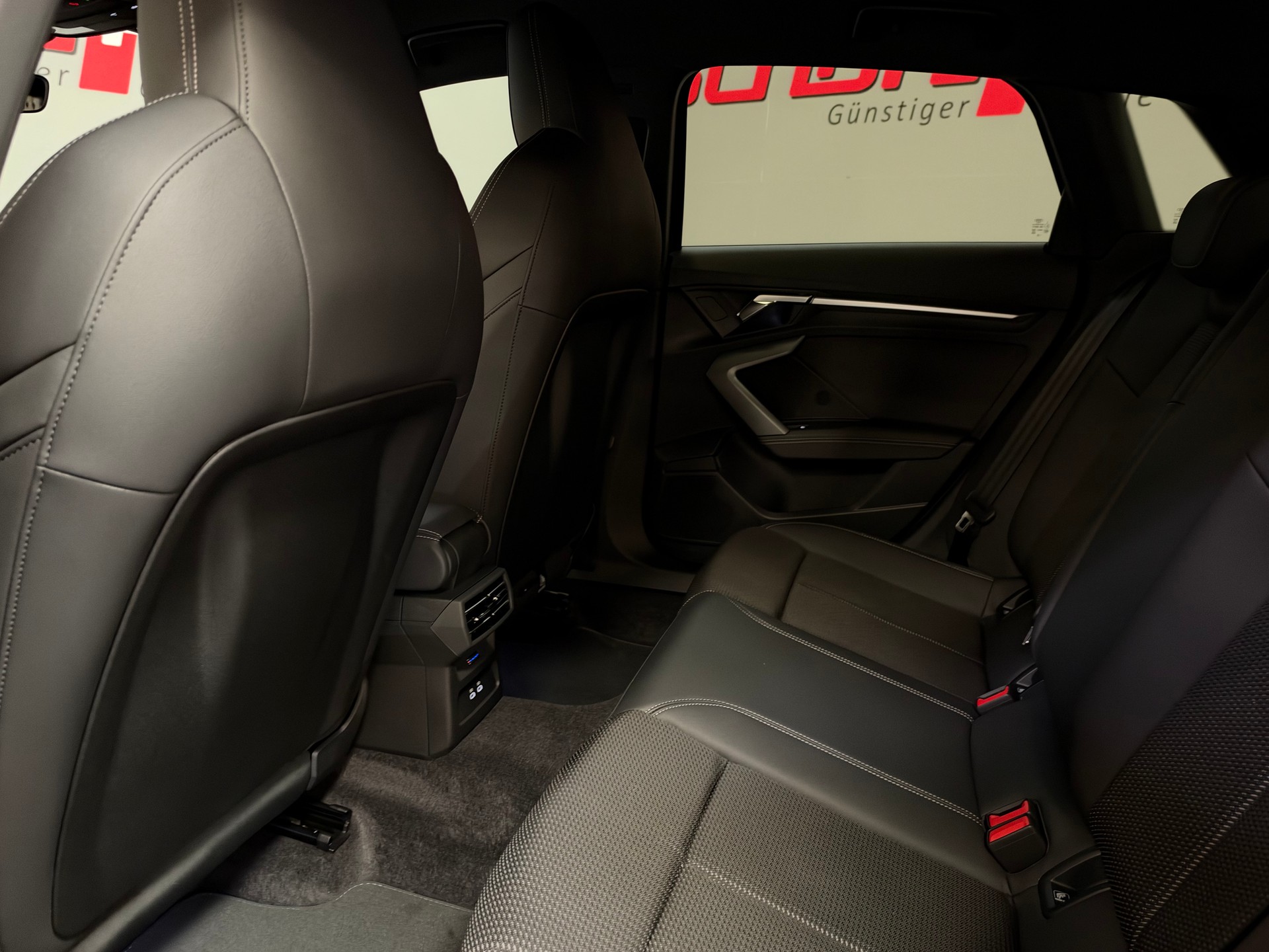 AUDI A3 Sportback 35 TFSI S line S-tronic-image-18