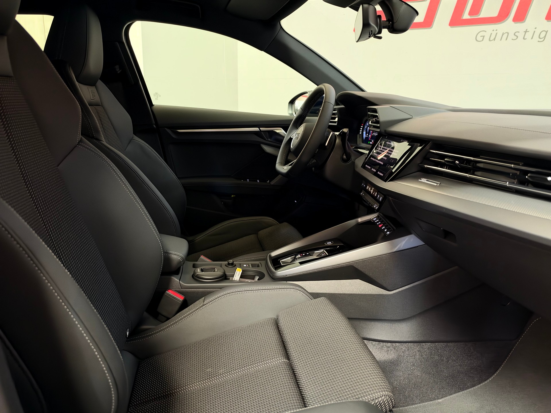 AUDI A3 Sportback 35 TFSI S line S-tronic-image-16