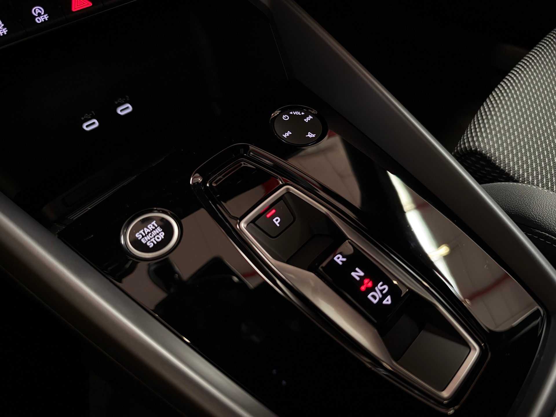 AUDI A3 Sportback 35 TFSI S line S-tronic-image-23