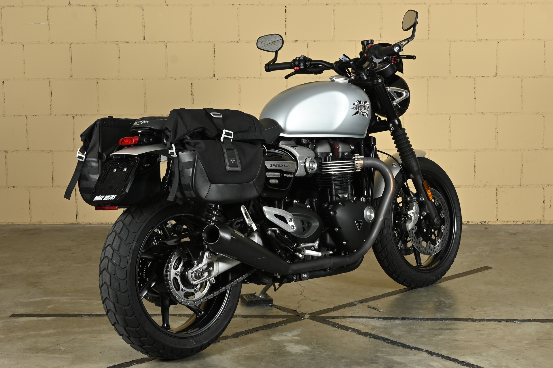 TRIUMPH Speed Twin 1200-image-7
