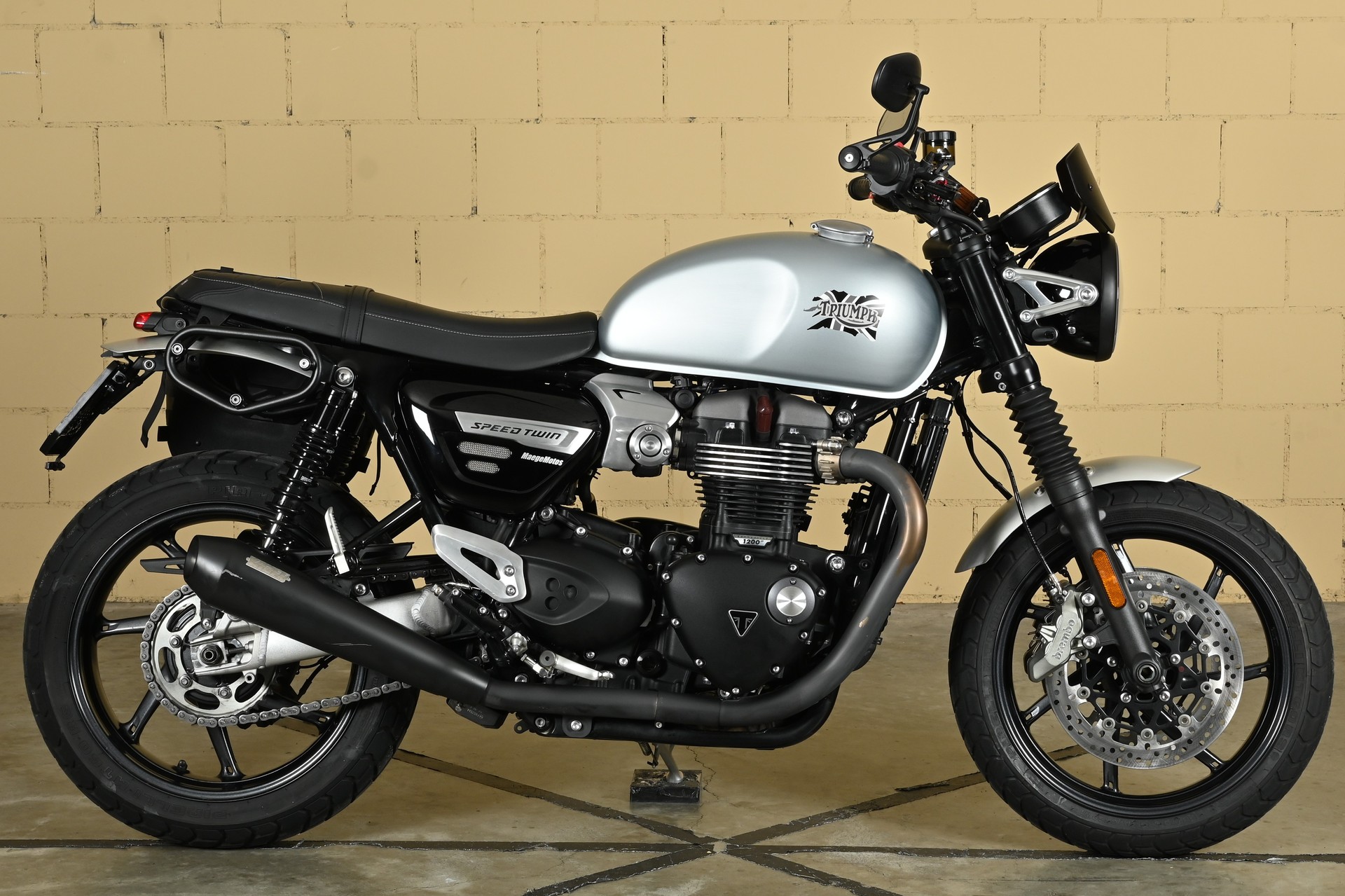 TRIUMPH Speed Twin 1200-showroom-element-1